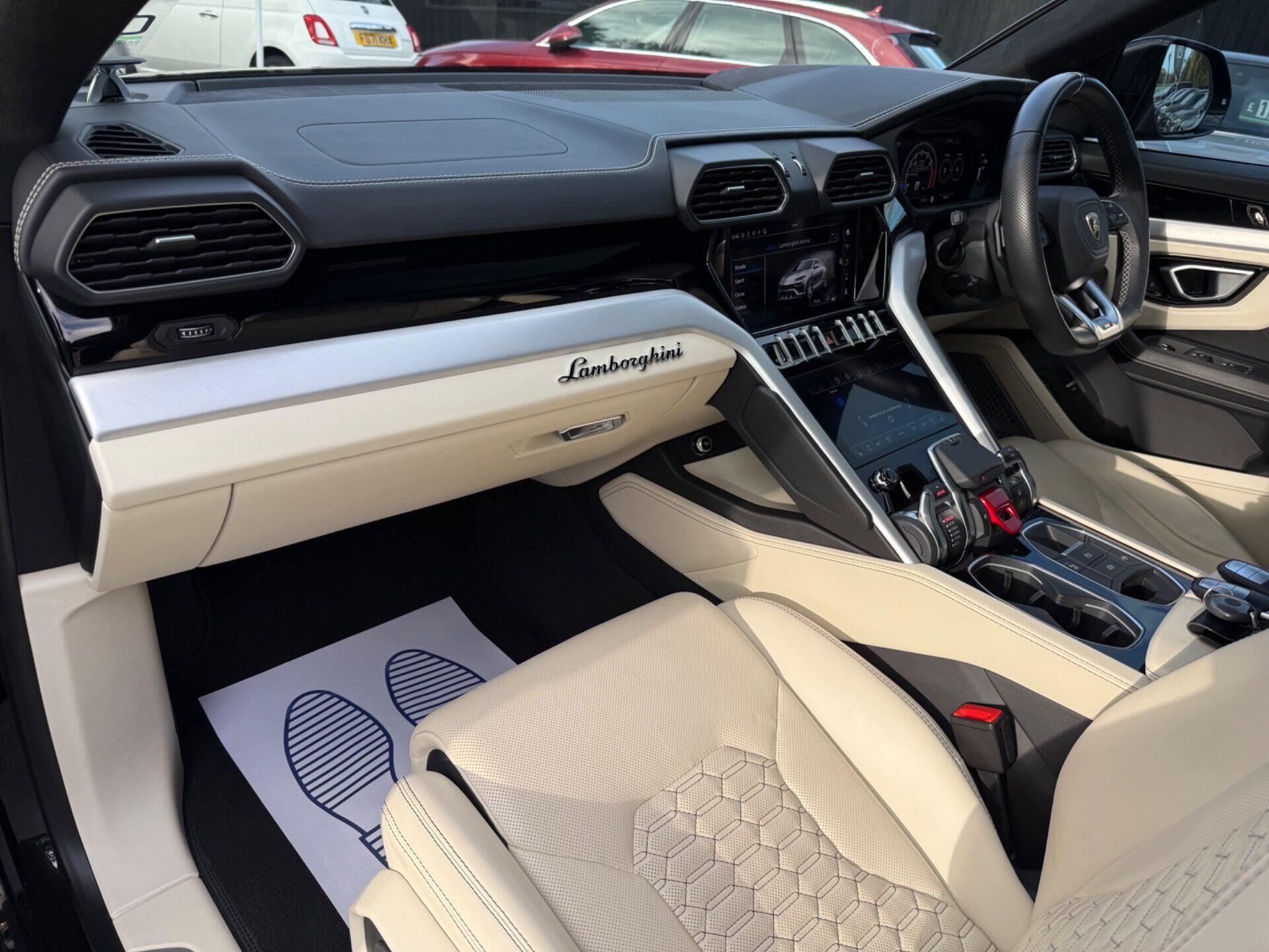 Lamborghini Urus view 26