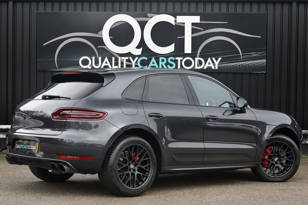 Porsche Macan view 12