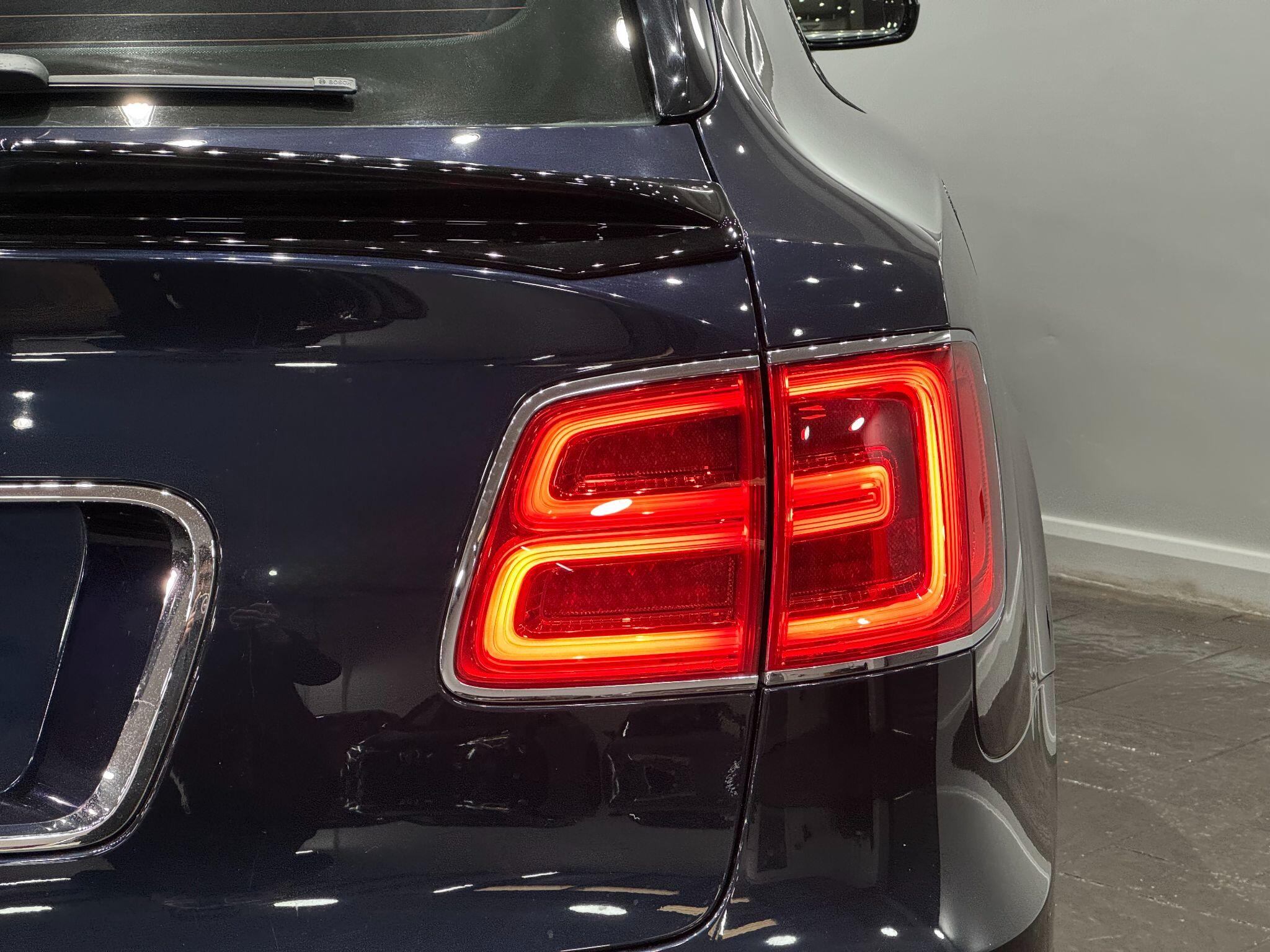 Bentley Bentayga view 21