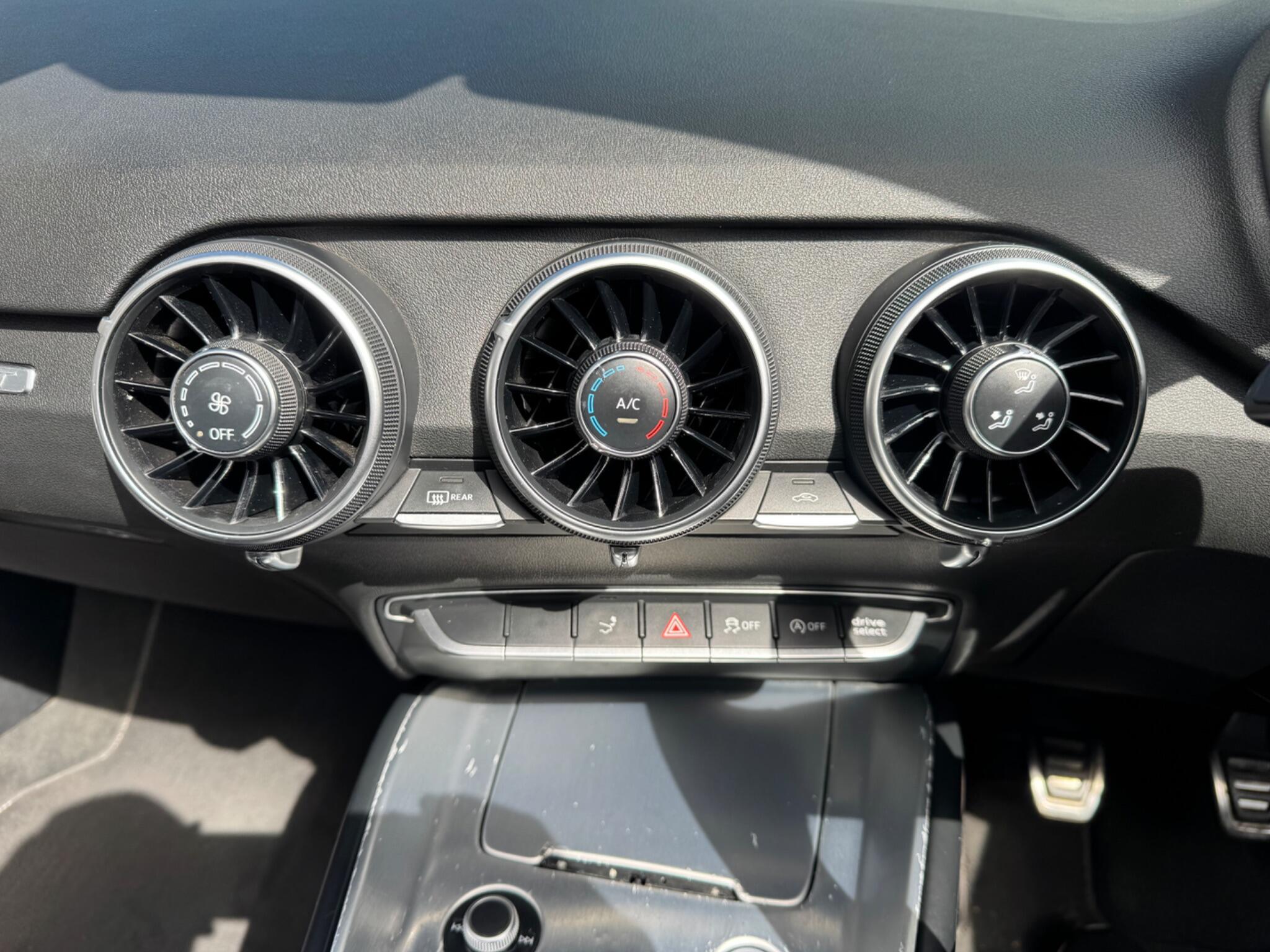 Audi TT view 28