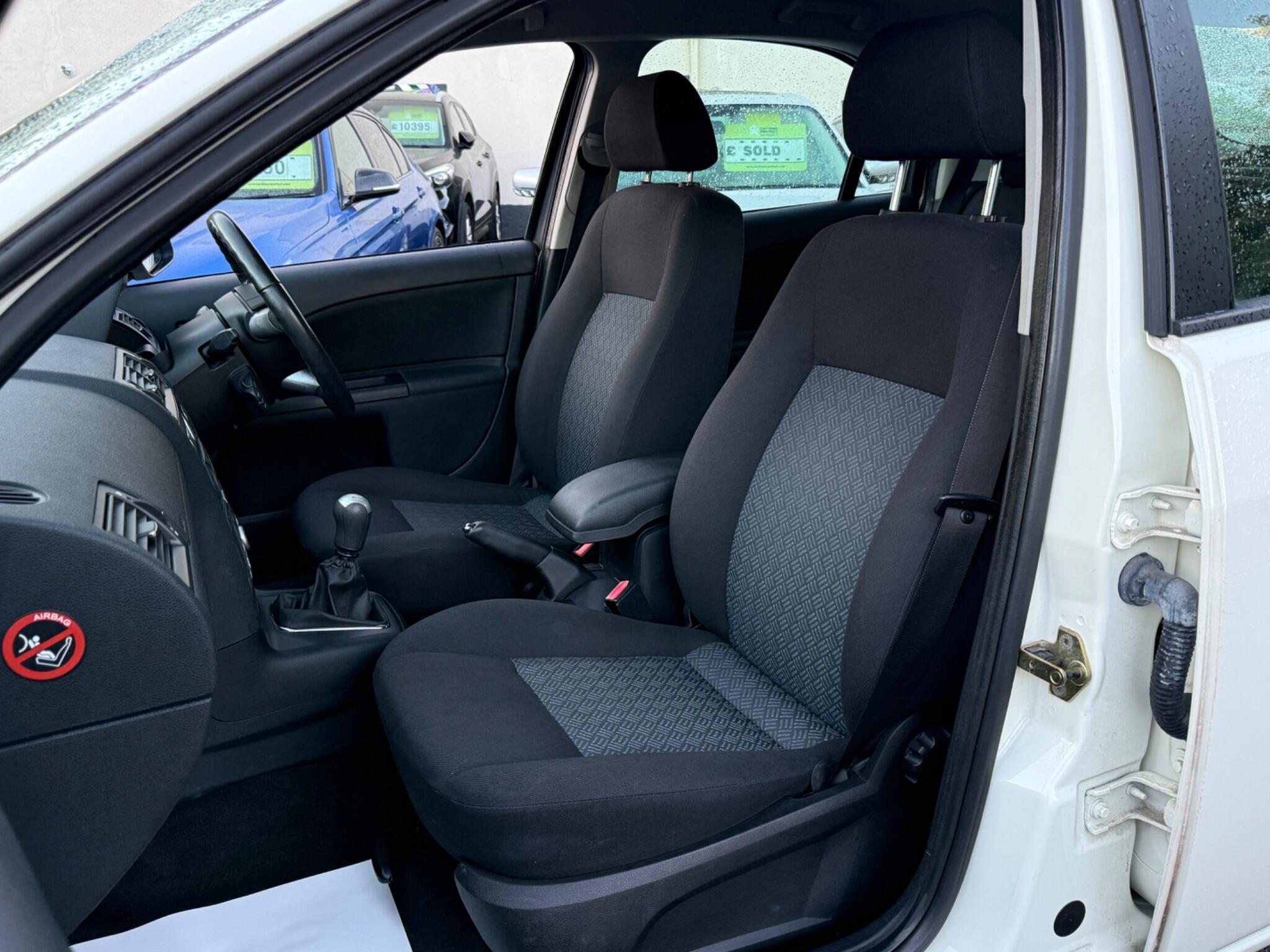 Ford Mondeo - Image 26