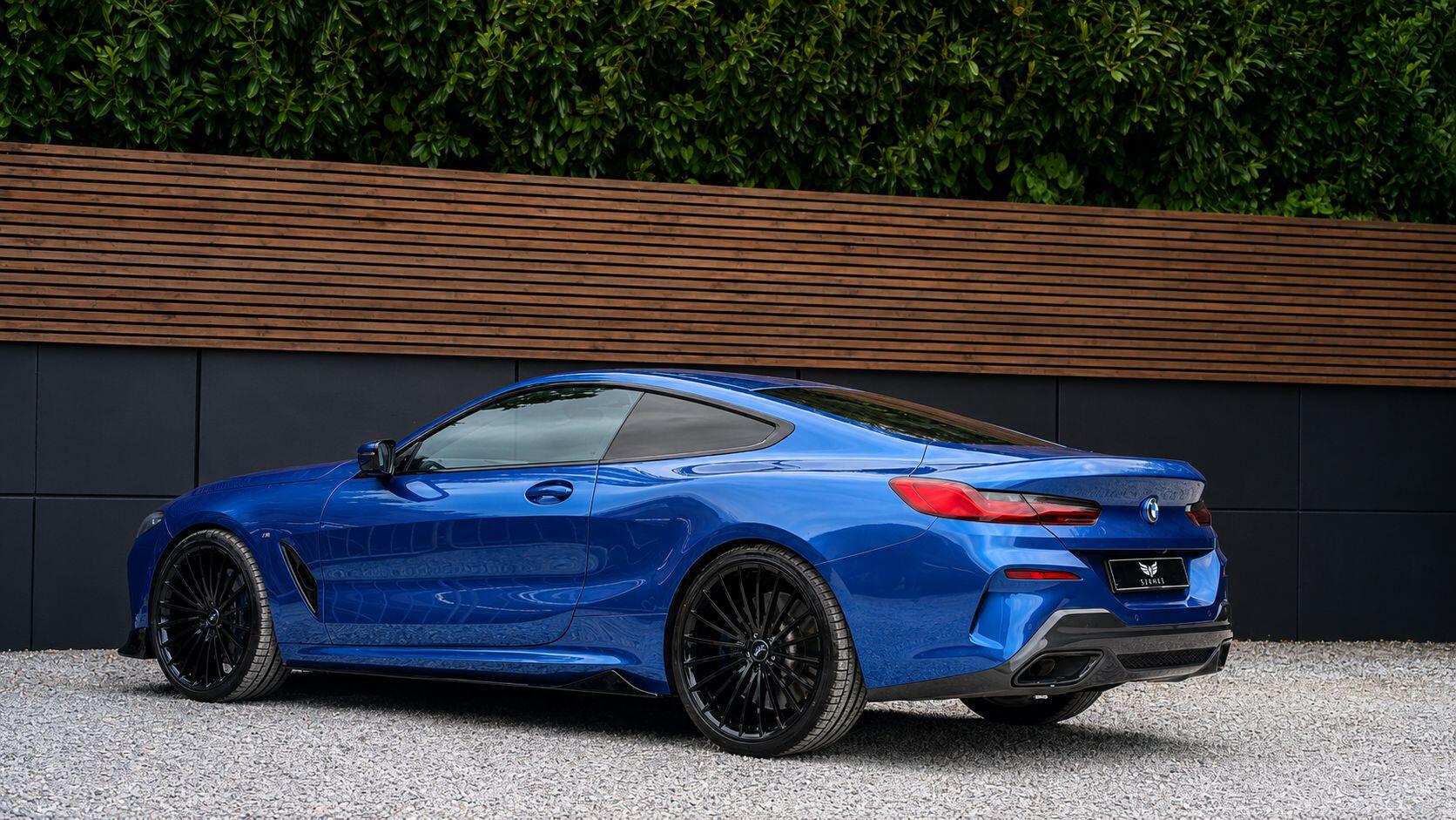 BMW 8 Series view 9