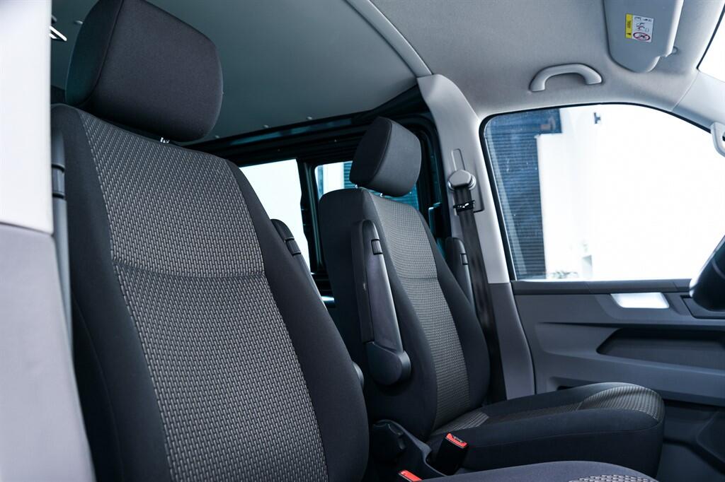 Volkswagen Transporter view 8