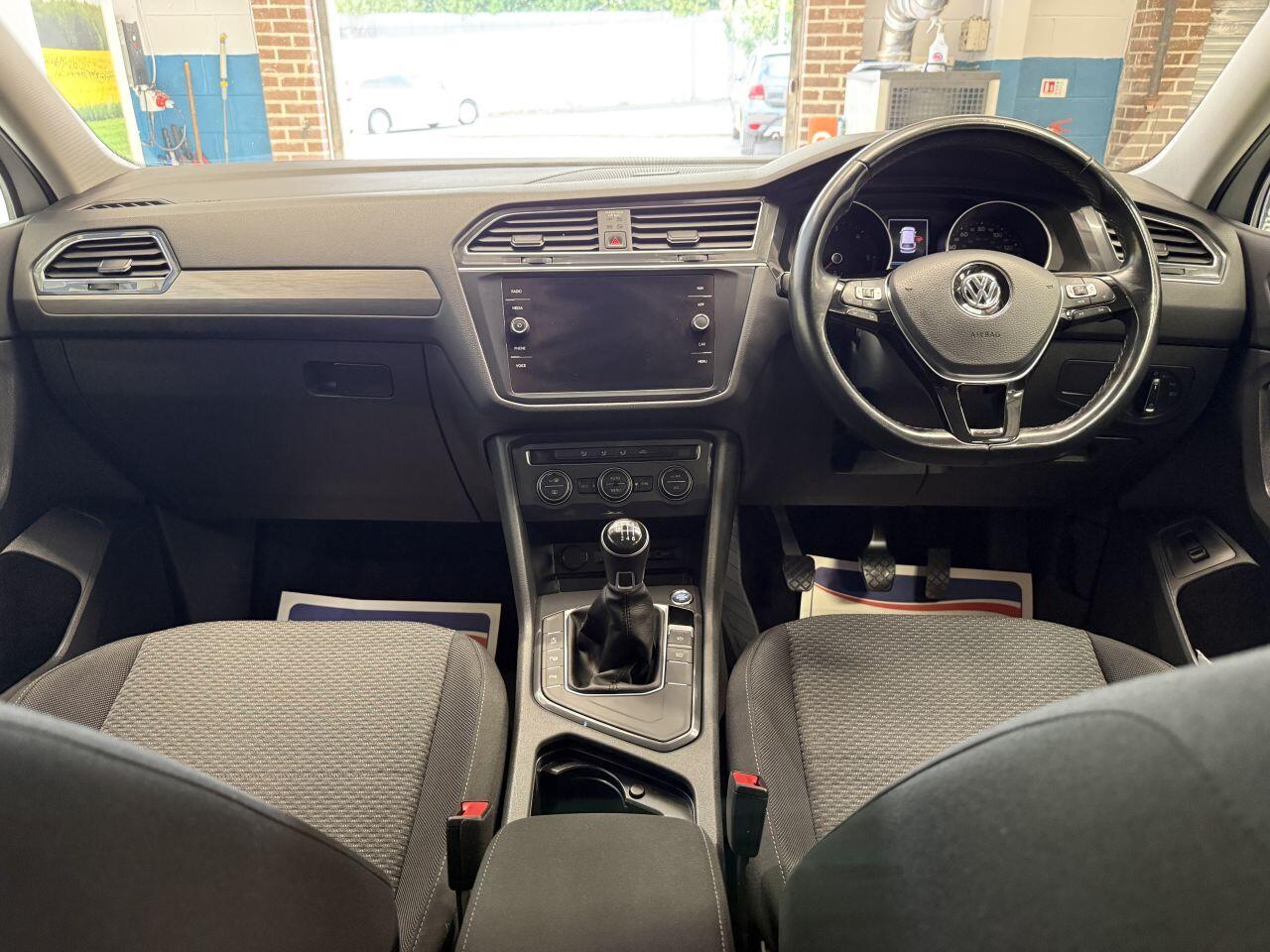 Volkswagen Tiguan Allspace view 14