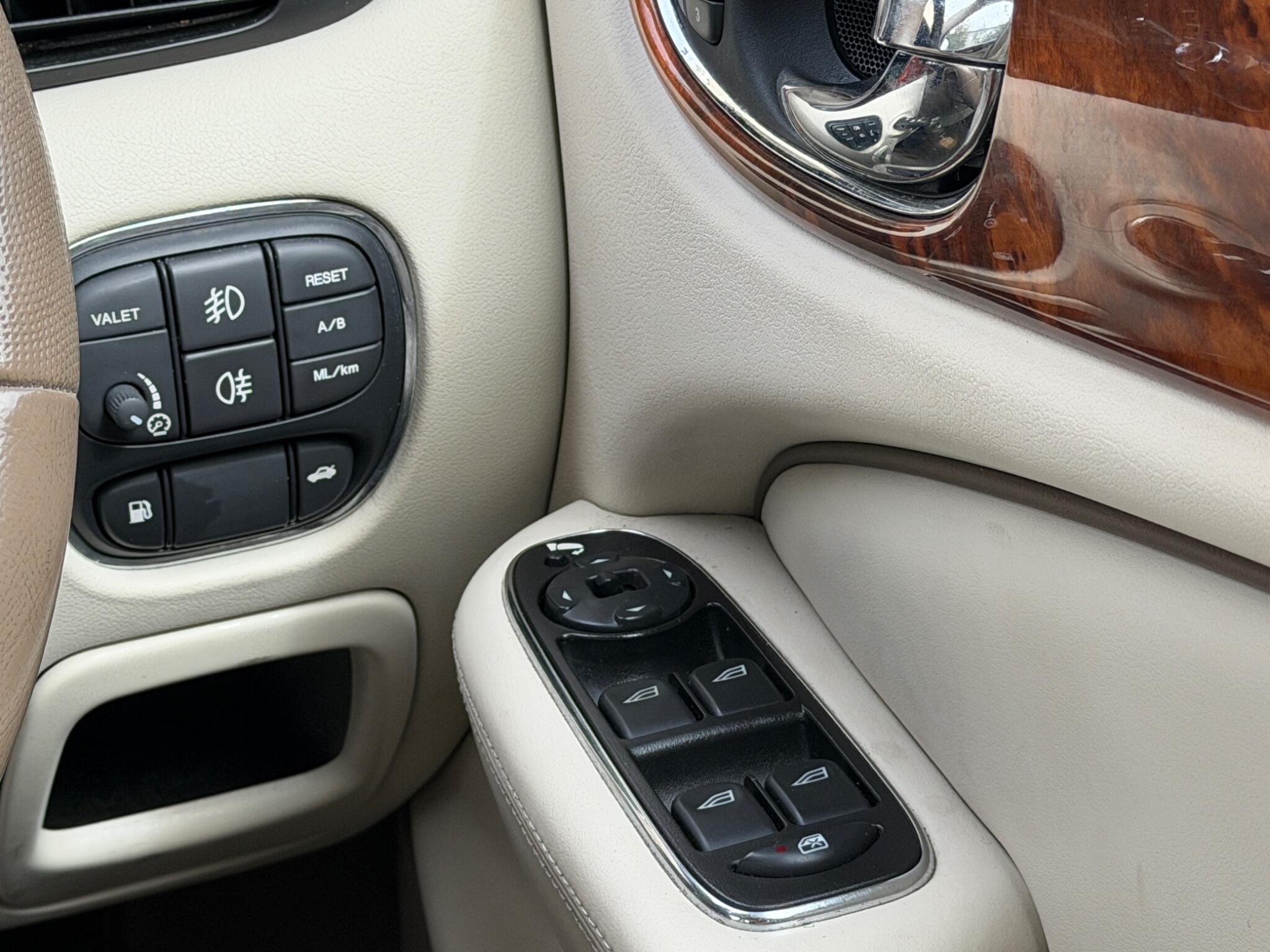 Jaguar XJ view 20