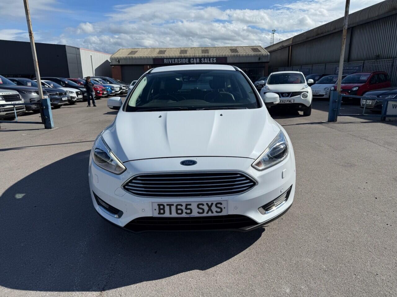 Ford Focus view 11
