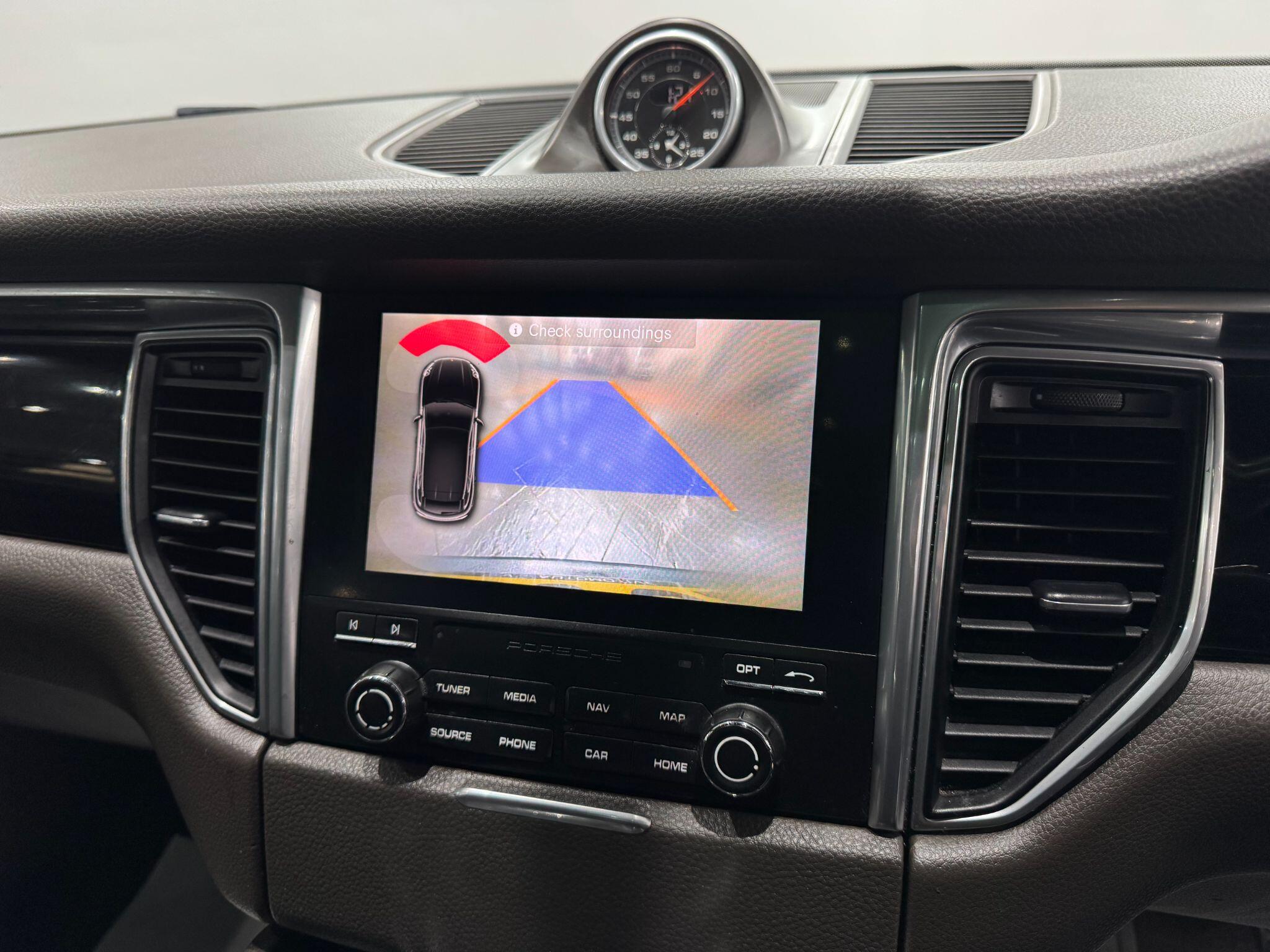 Porsche Macan view 42