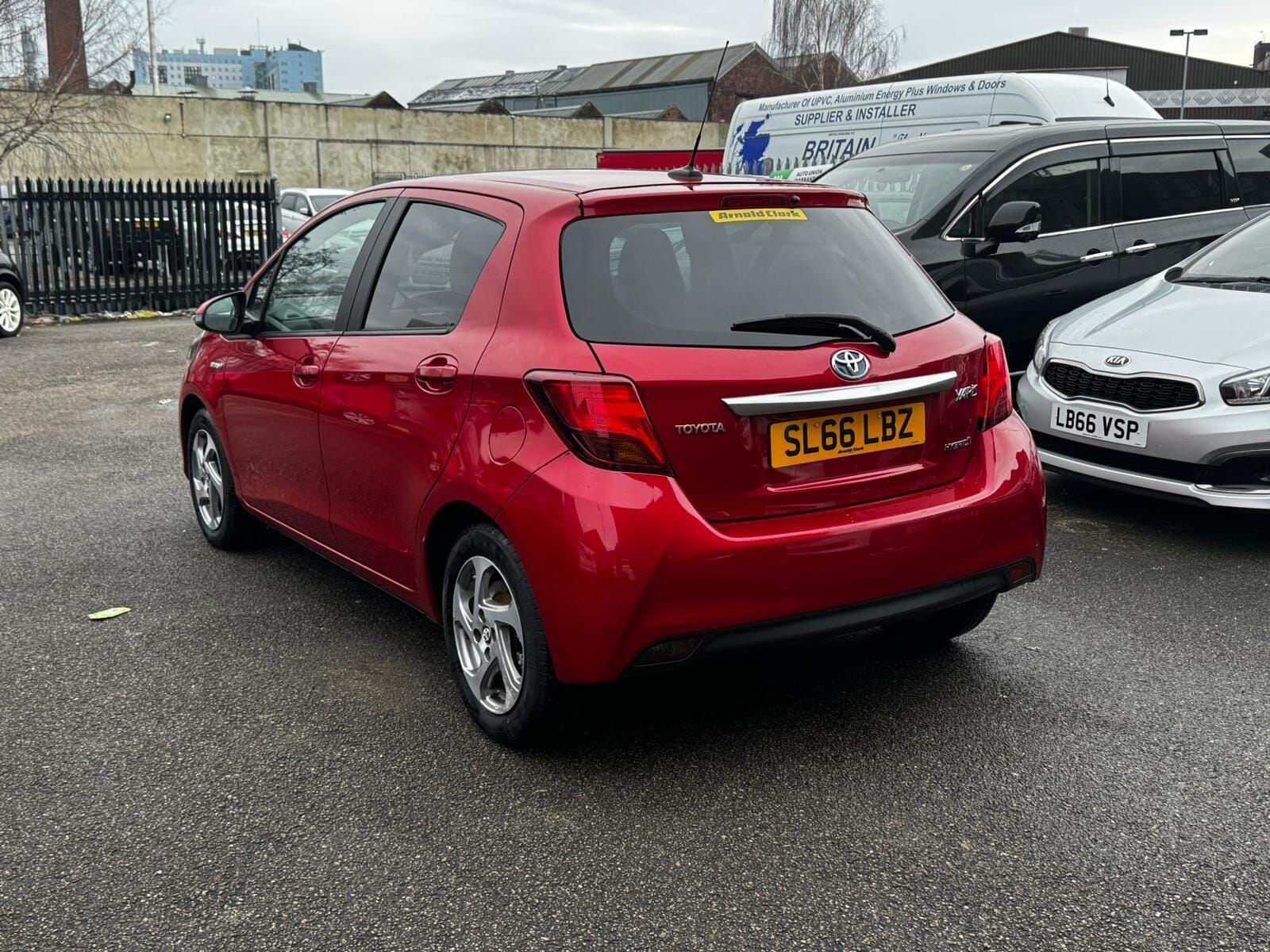 Toyota Yaris view 4