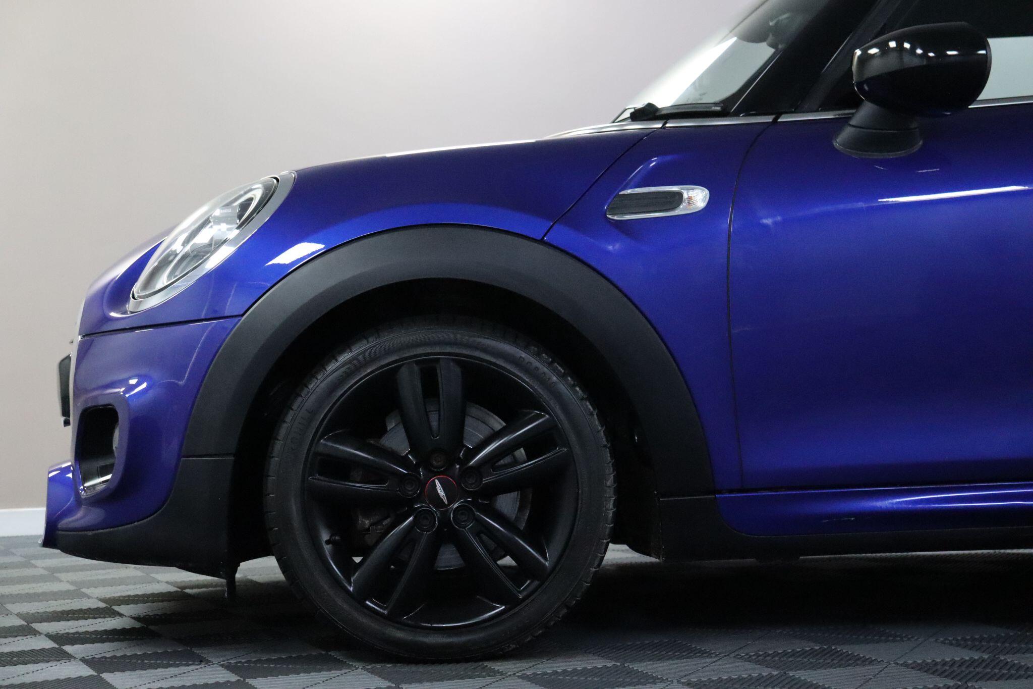 Mini Hatch view 27