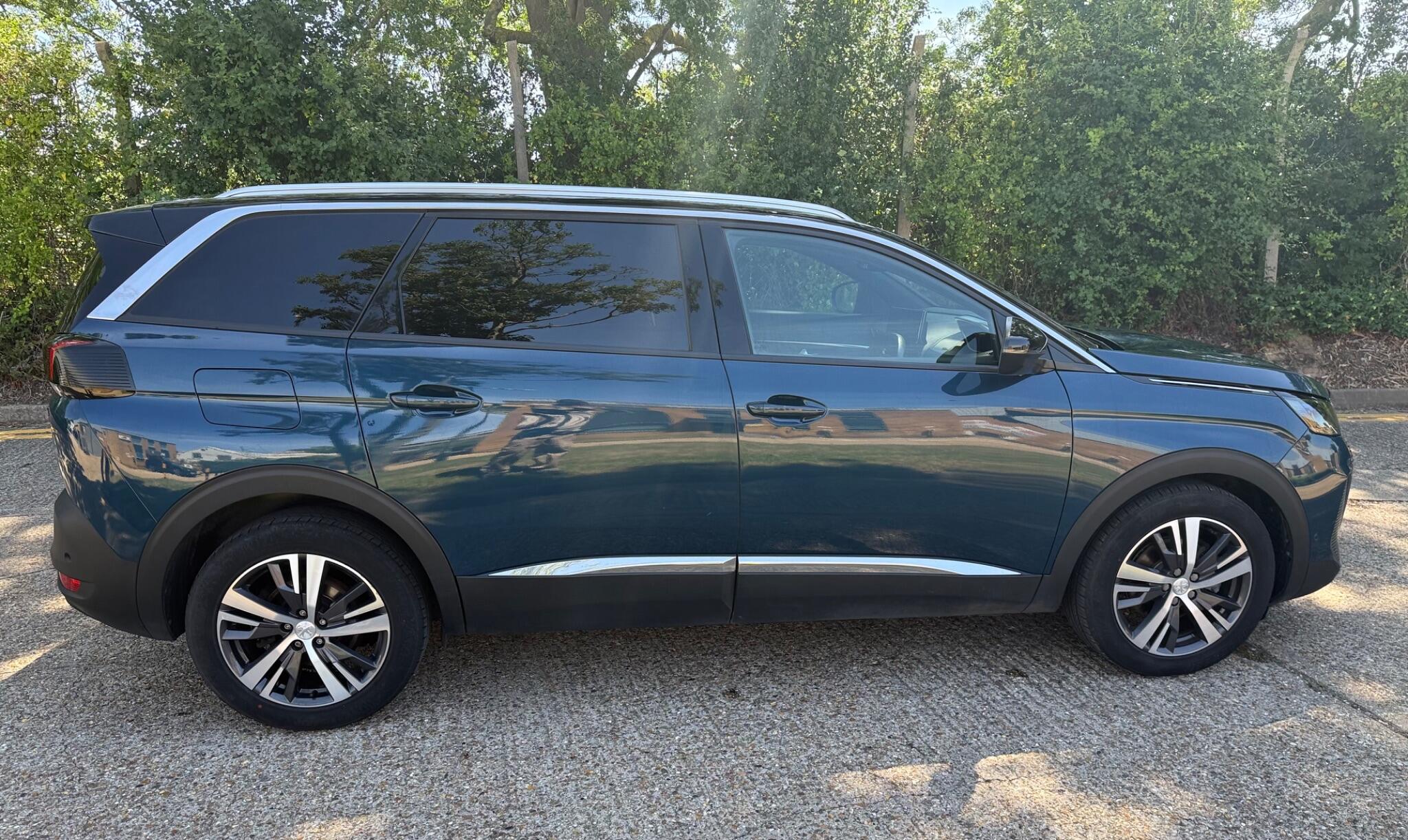 Peugeot 5008 view 4
