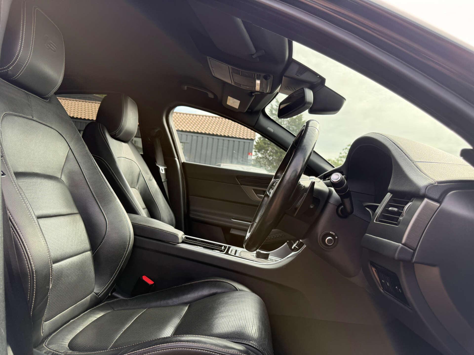 Jaguar XF view 34