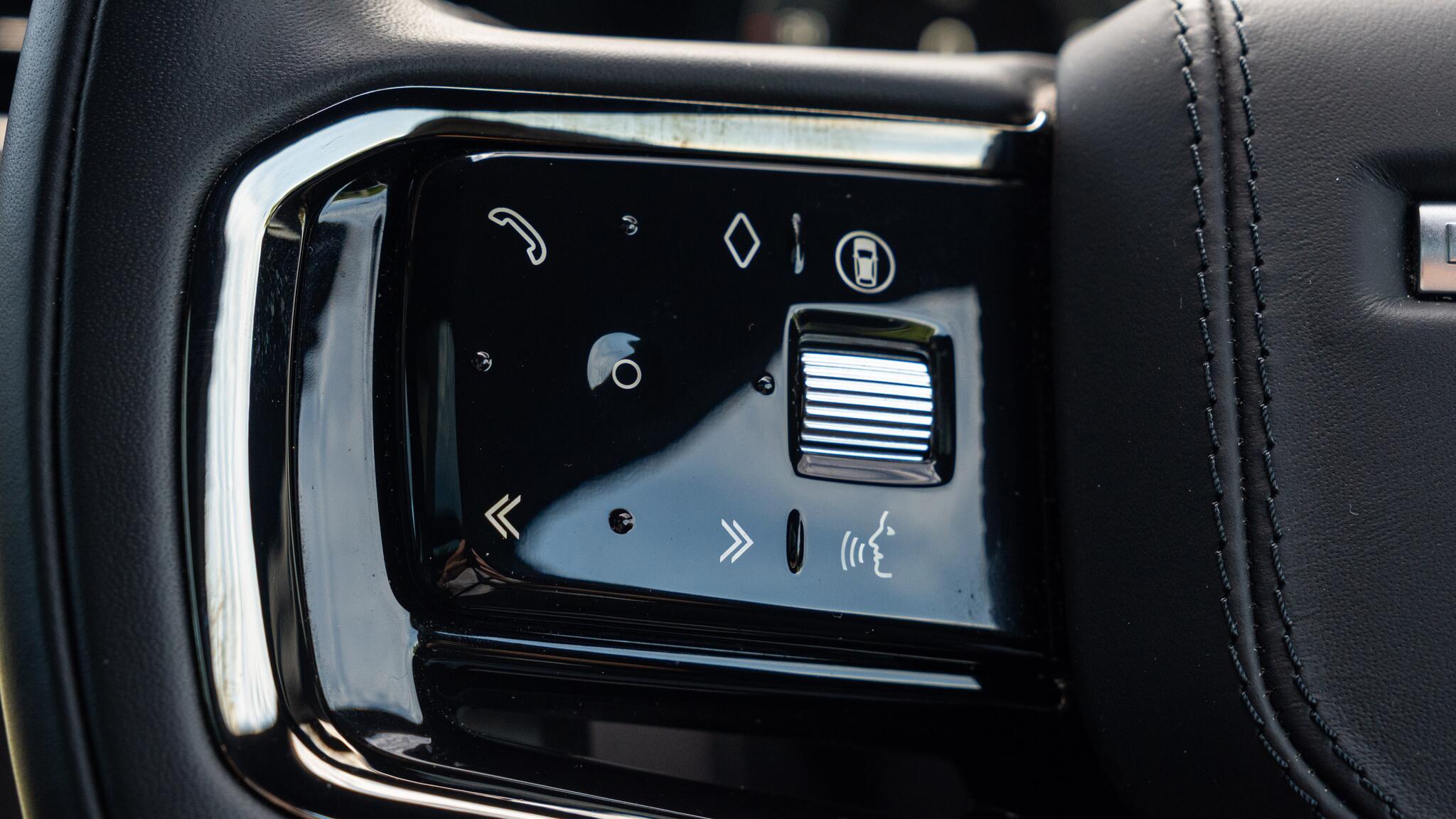 Land Rover Range Rover Evoque view 34