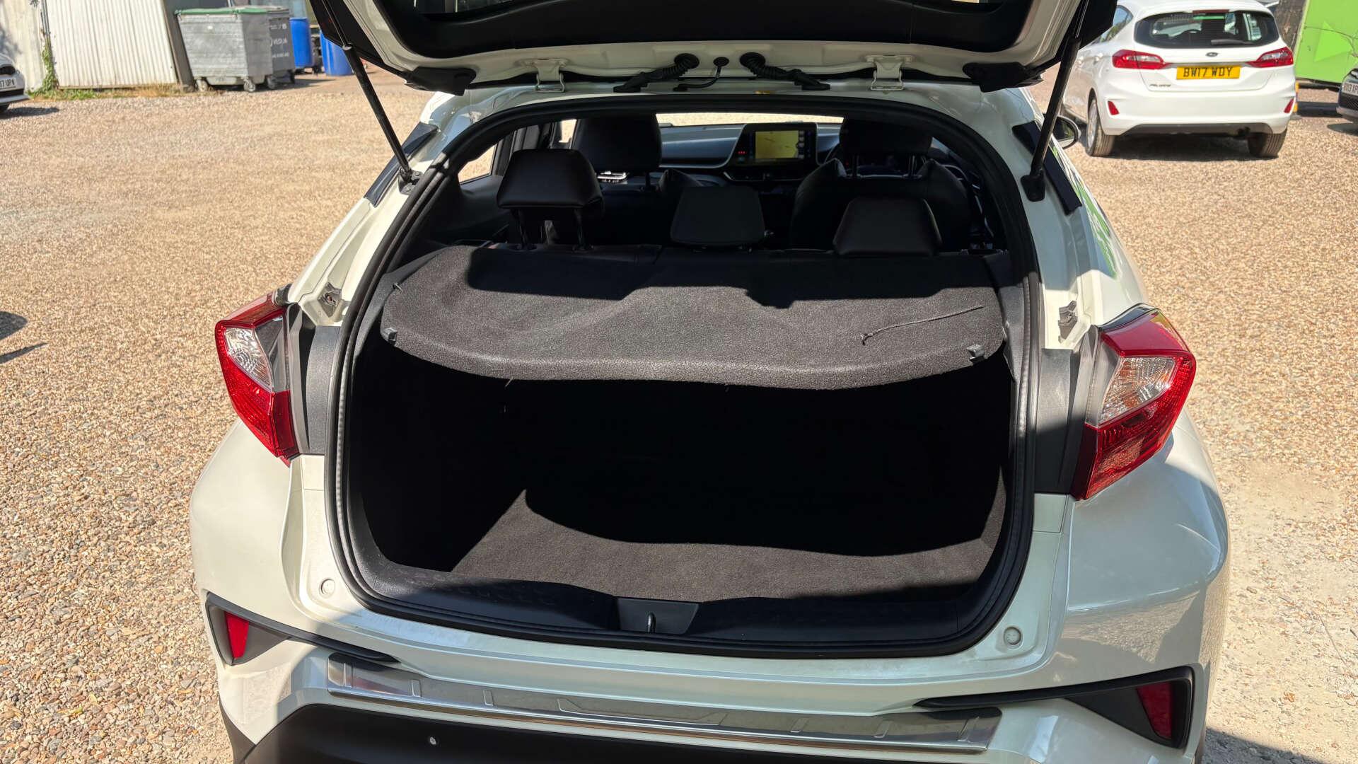 Toyota C-HR view 39