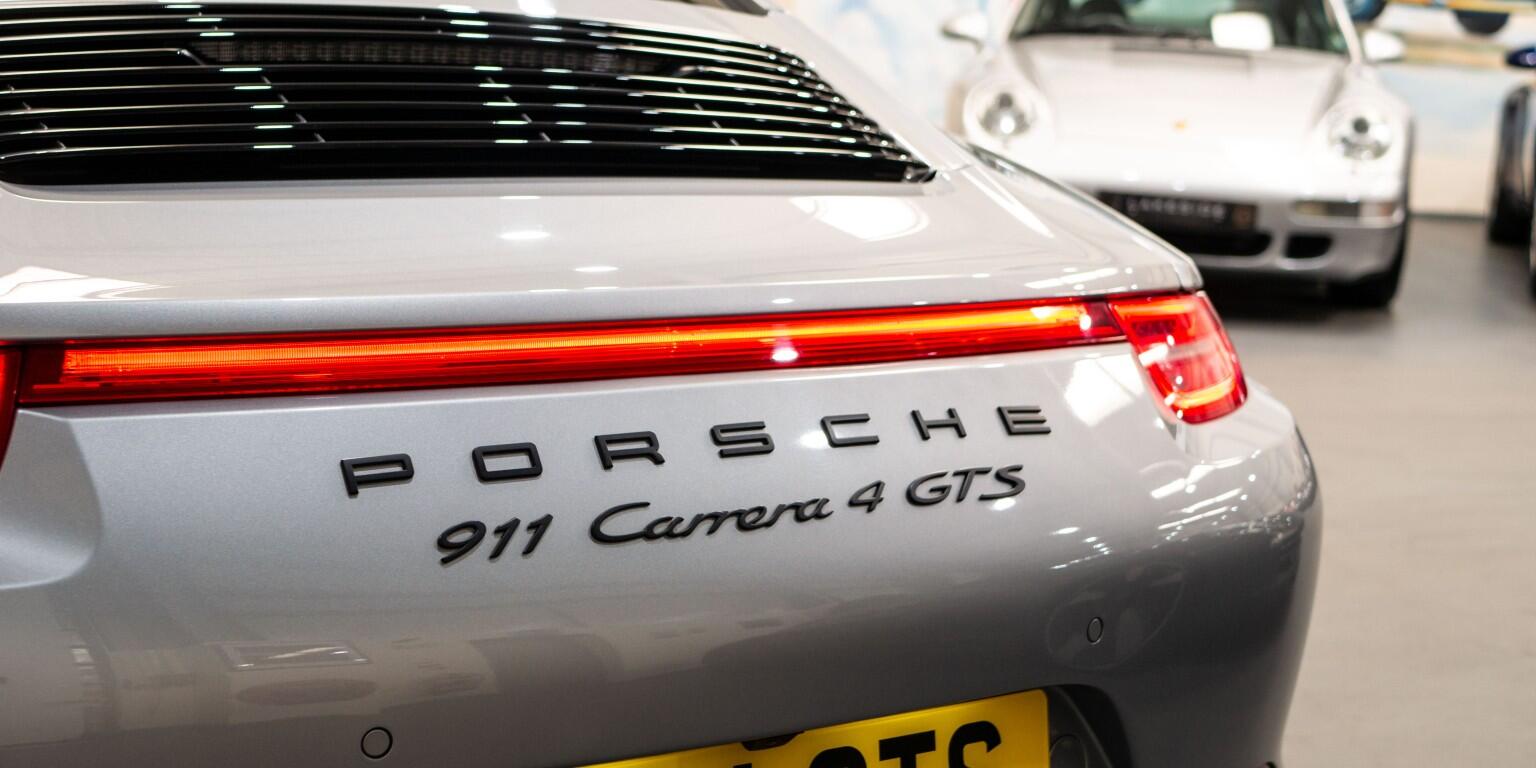 Porsche 911 view 56