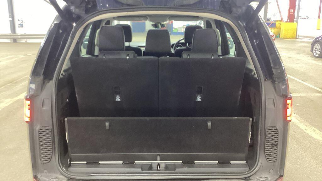 Land Rover Discovery 3 view 12