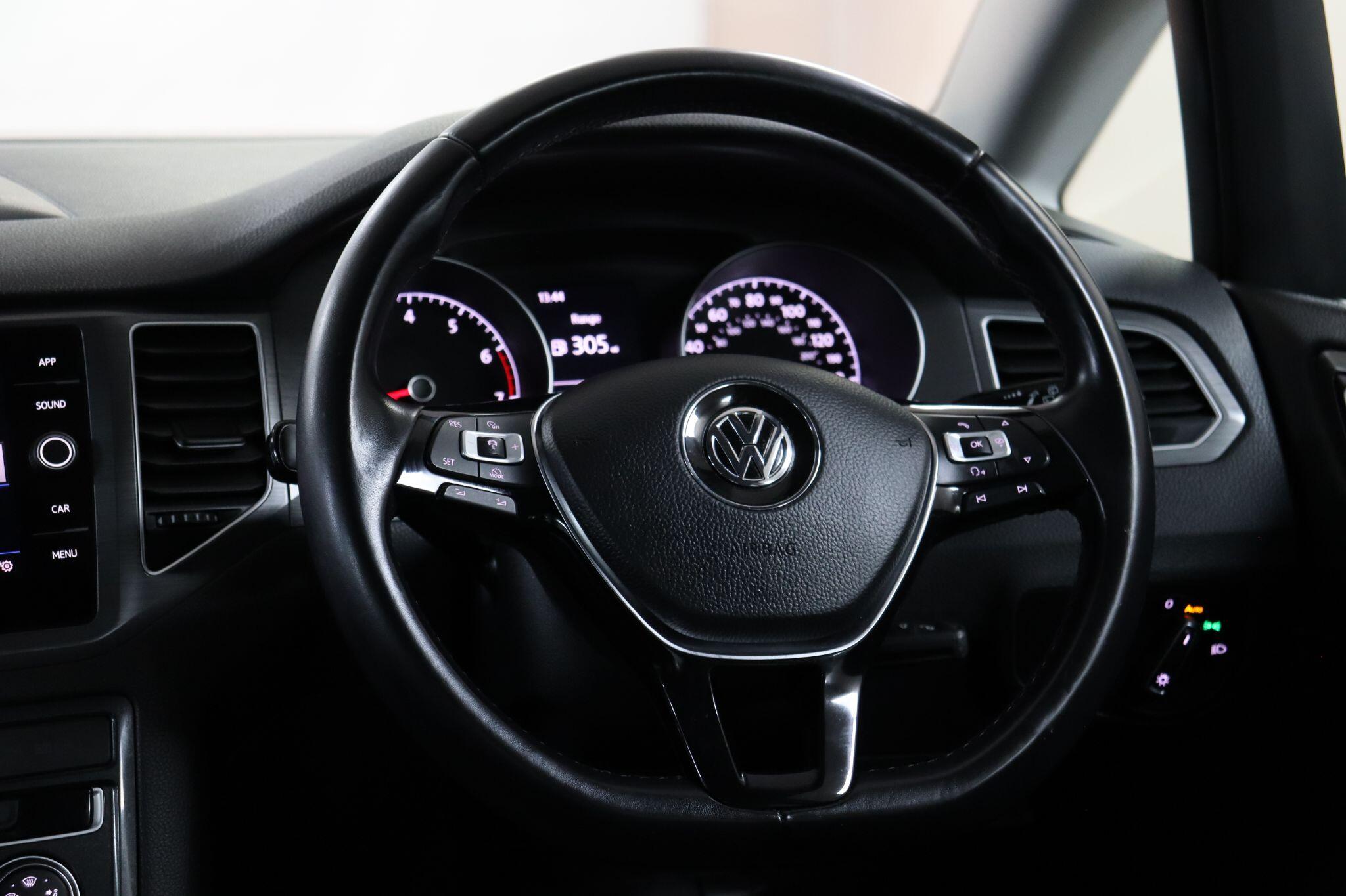 Volkswagen Golf SV view 45