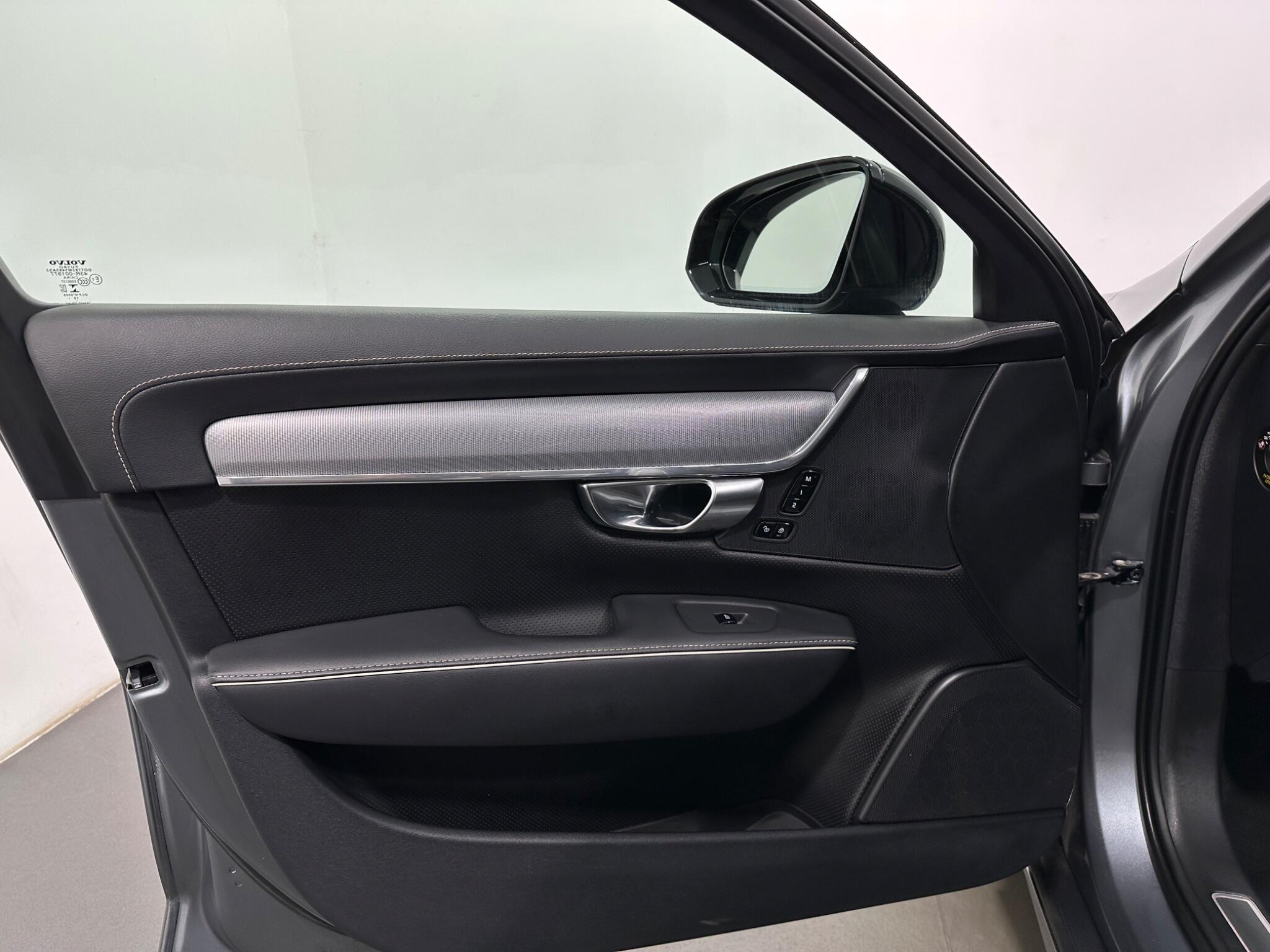 Volvo S90 view 37