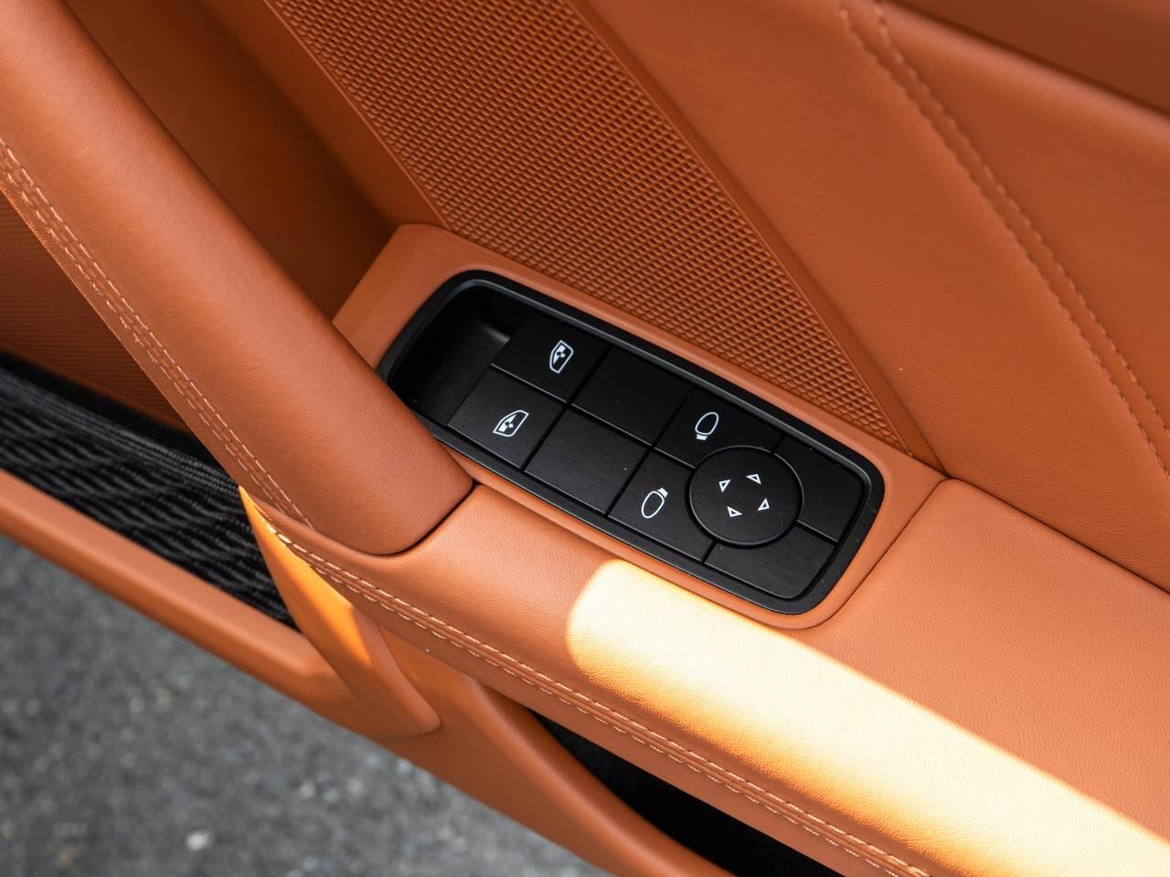 Porsche 911 view 45