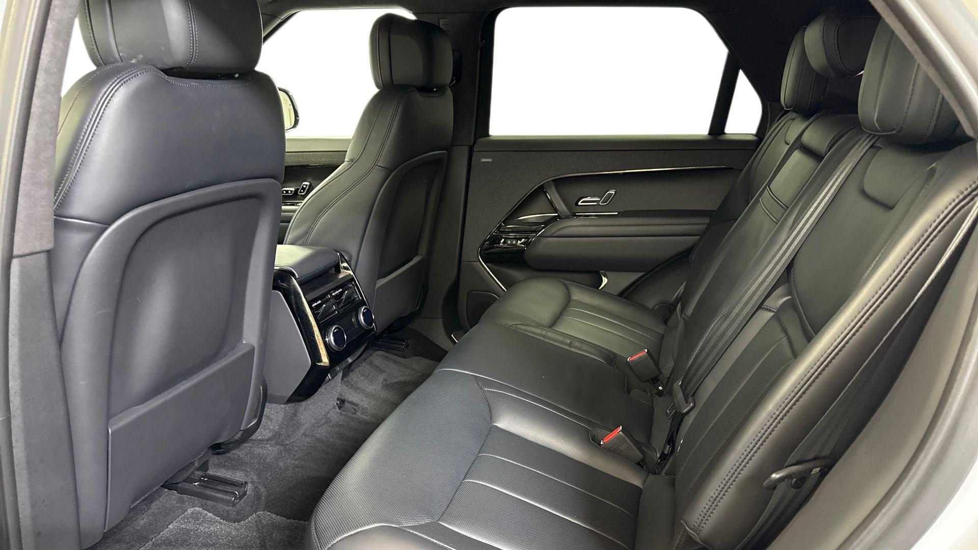 Land Rover Range Rover Sport view 4
