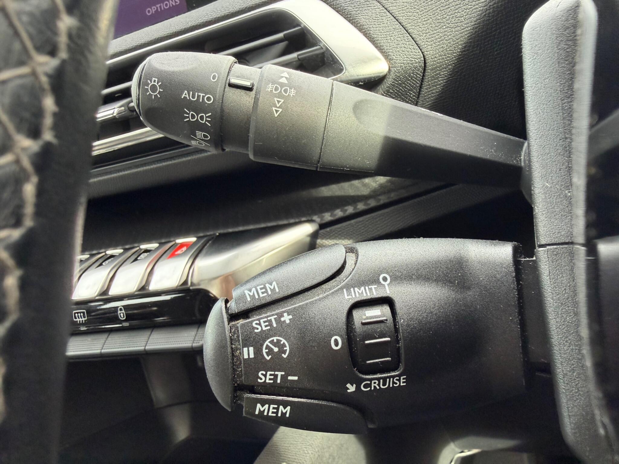 Peugeot 3008 view 16