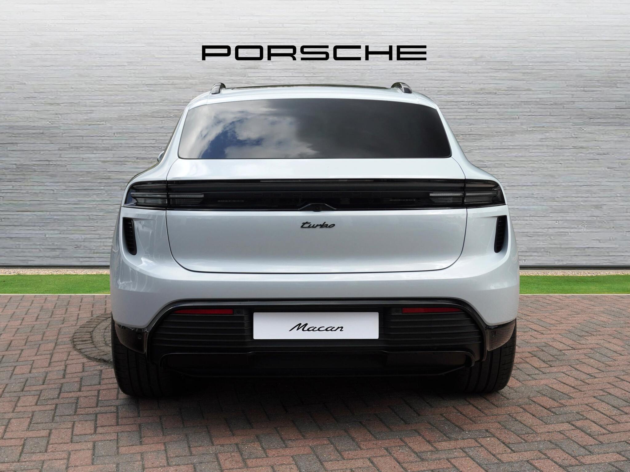 Porsche Macan view 7