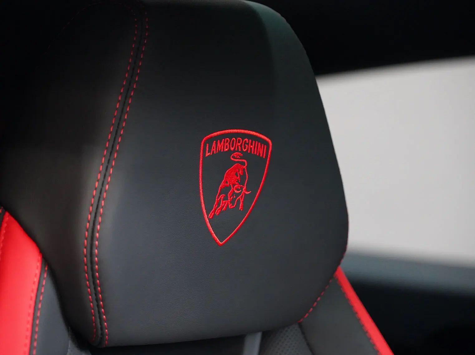 Lamborghini Urus view 22