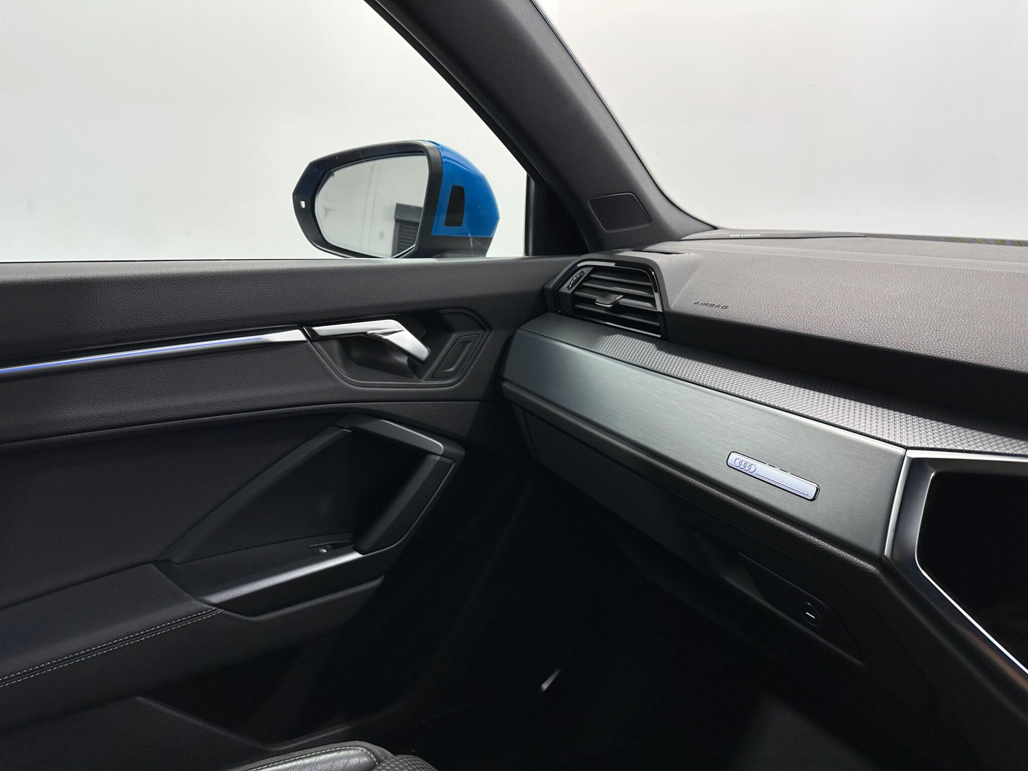 Audi Q3 view 27