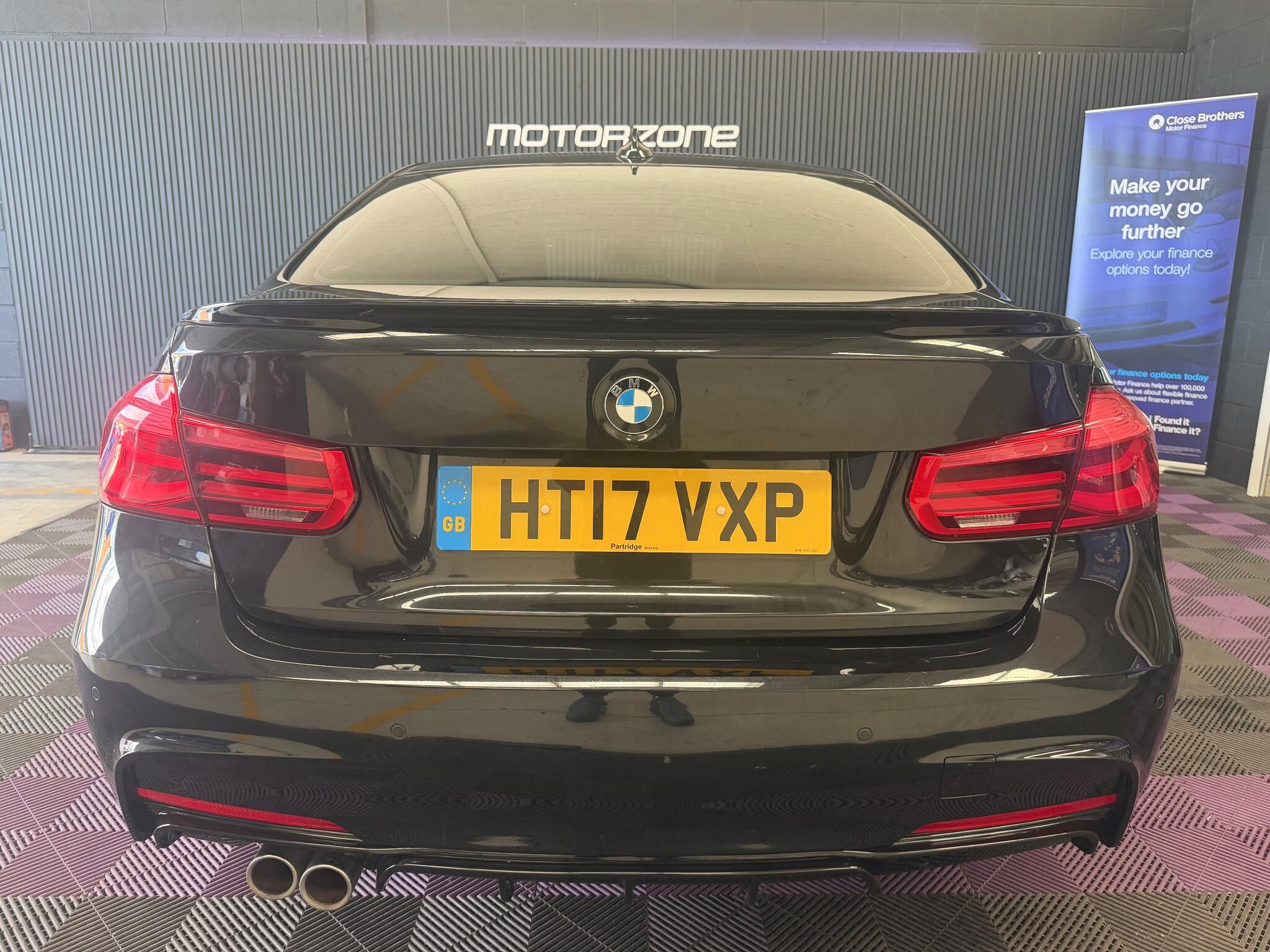 BMW 3 Series view 10