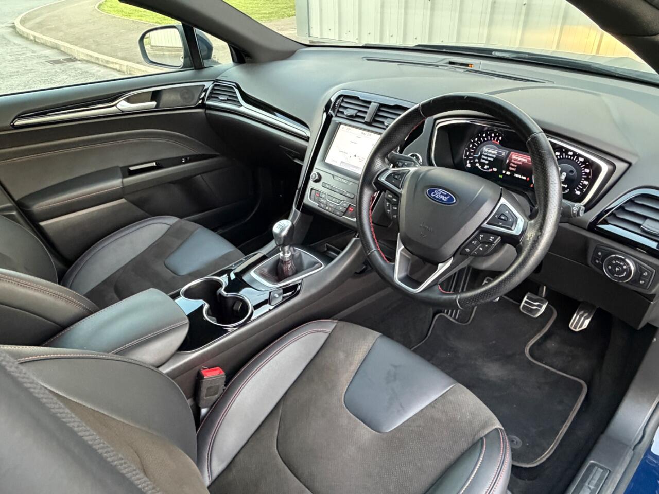 Ford Mondeo view 13