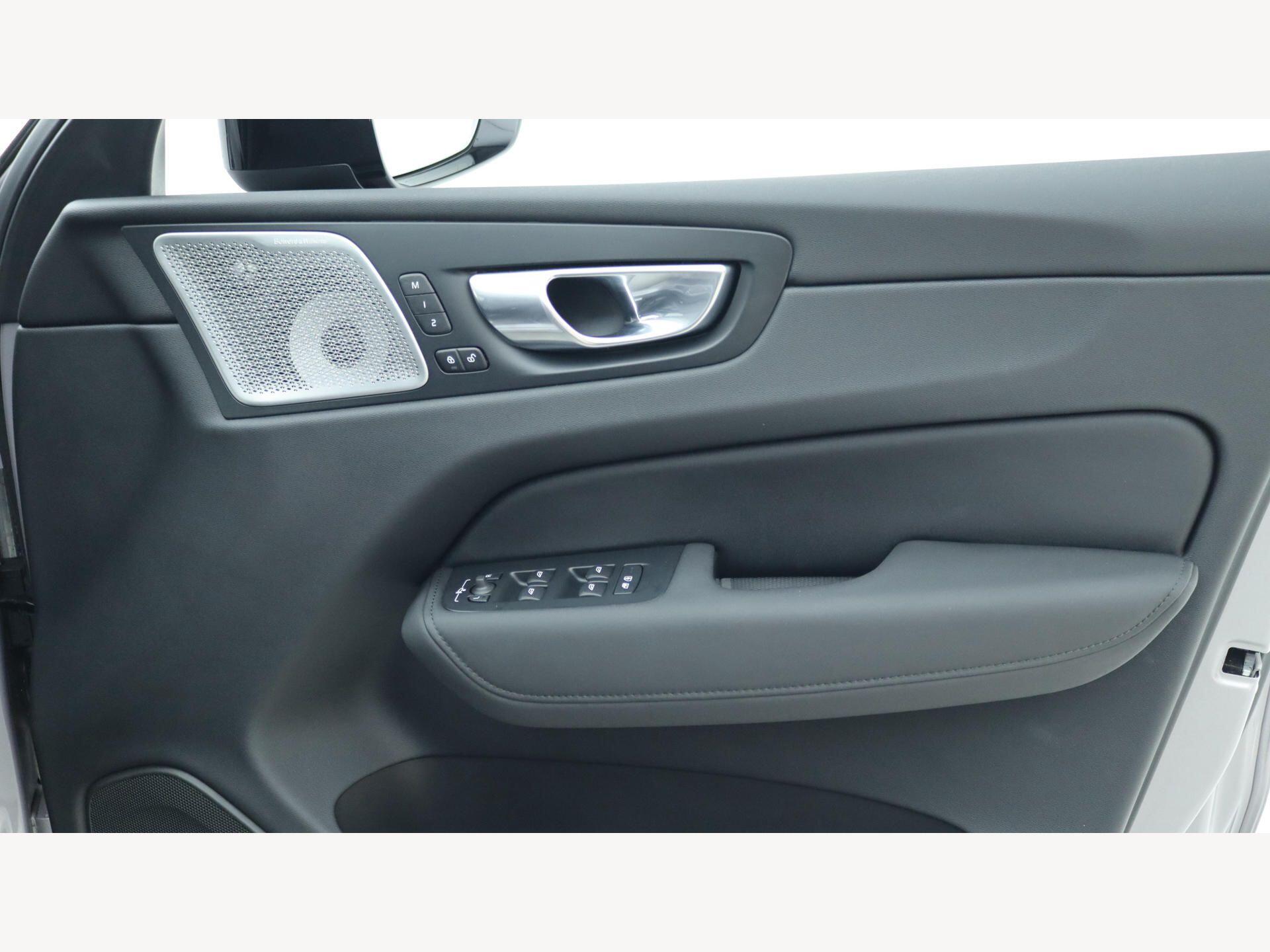 Volvo XC60 view 29