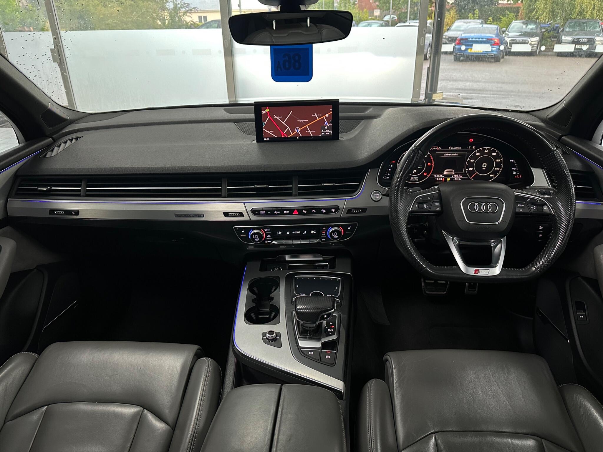 Audi Q7 view 18