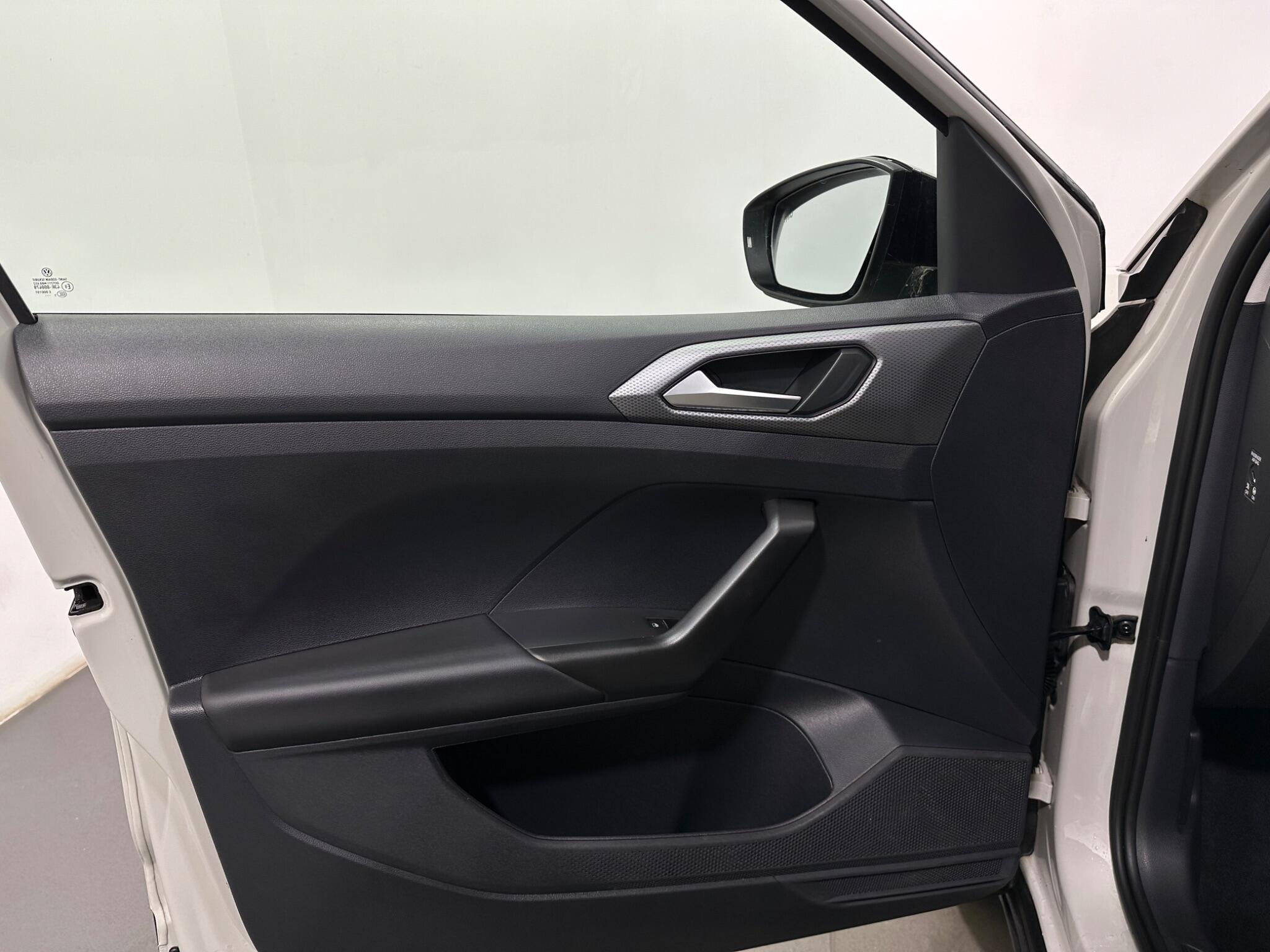 Volkswagen T-Cross view 37