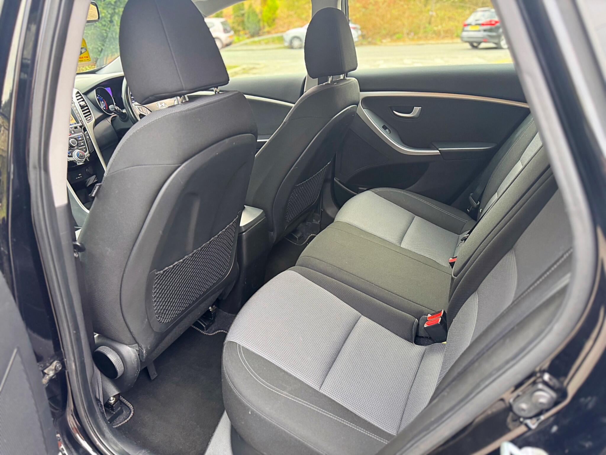 2016 Hyundai i30 1.6 CRDi Blue Drive SE Nav Euro 6 (s/s) 5dr image 35