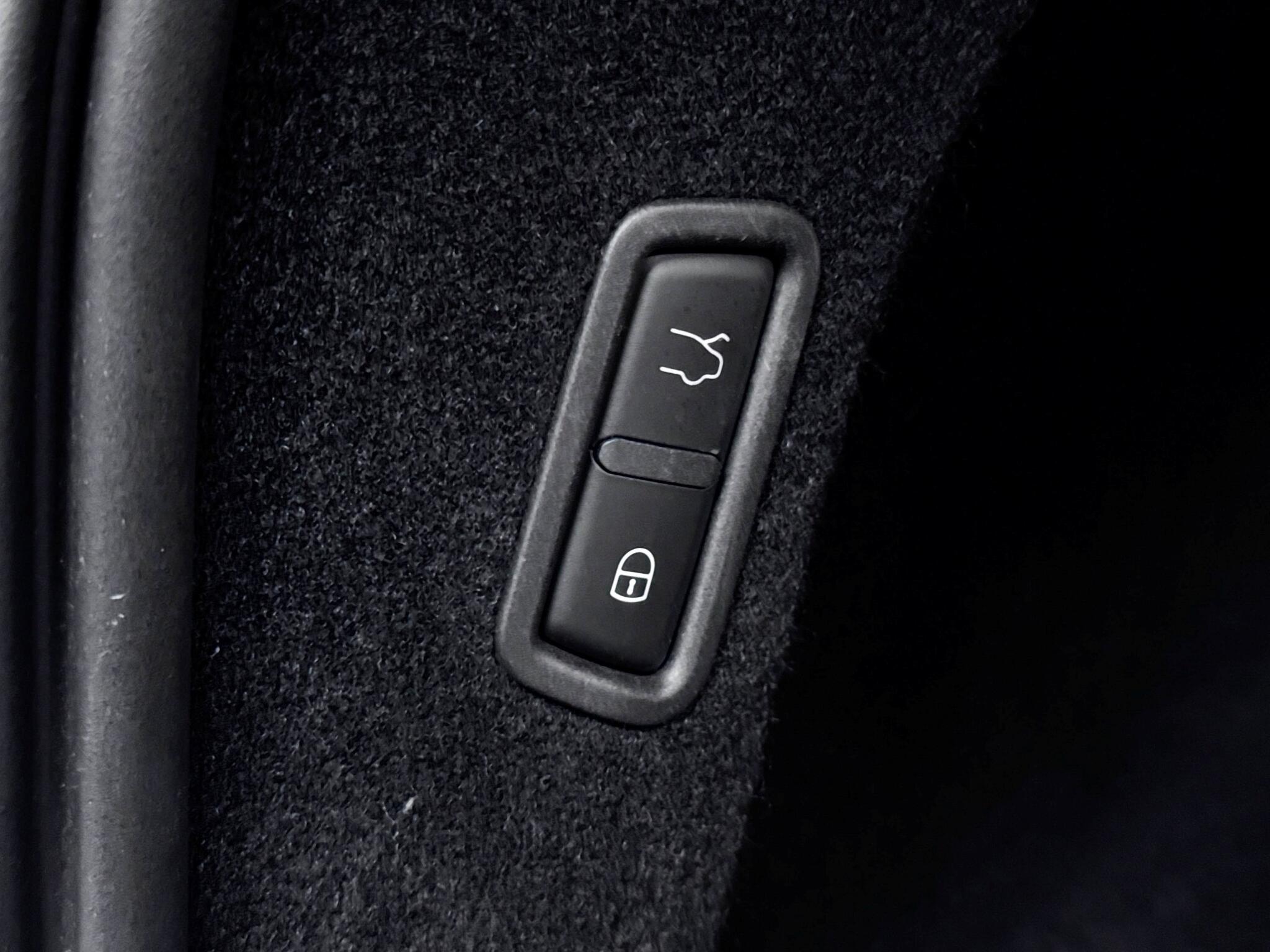 Maserati Levante view 8