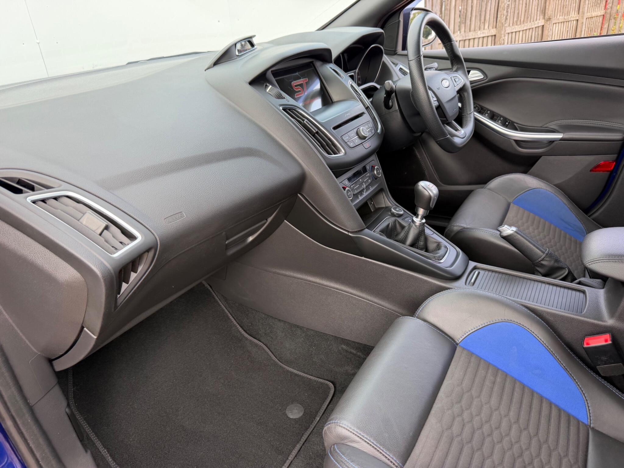Ford Focus view 25