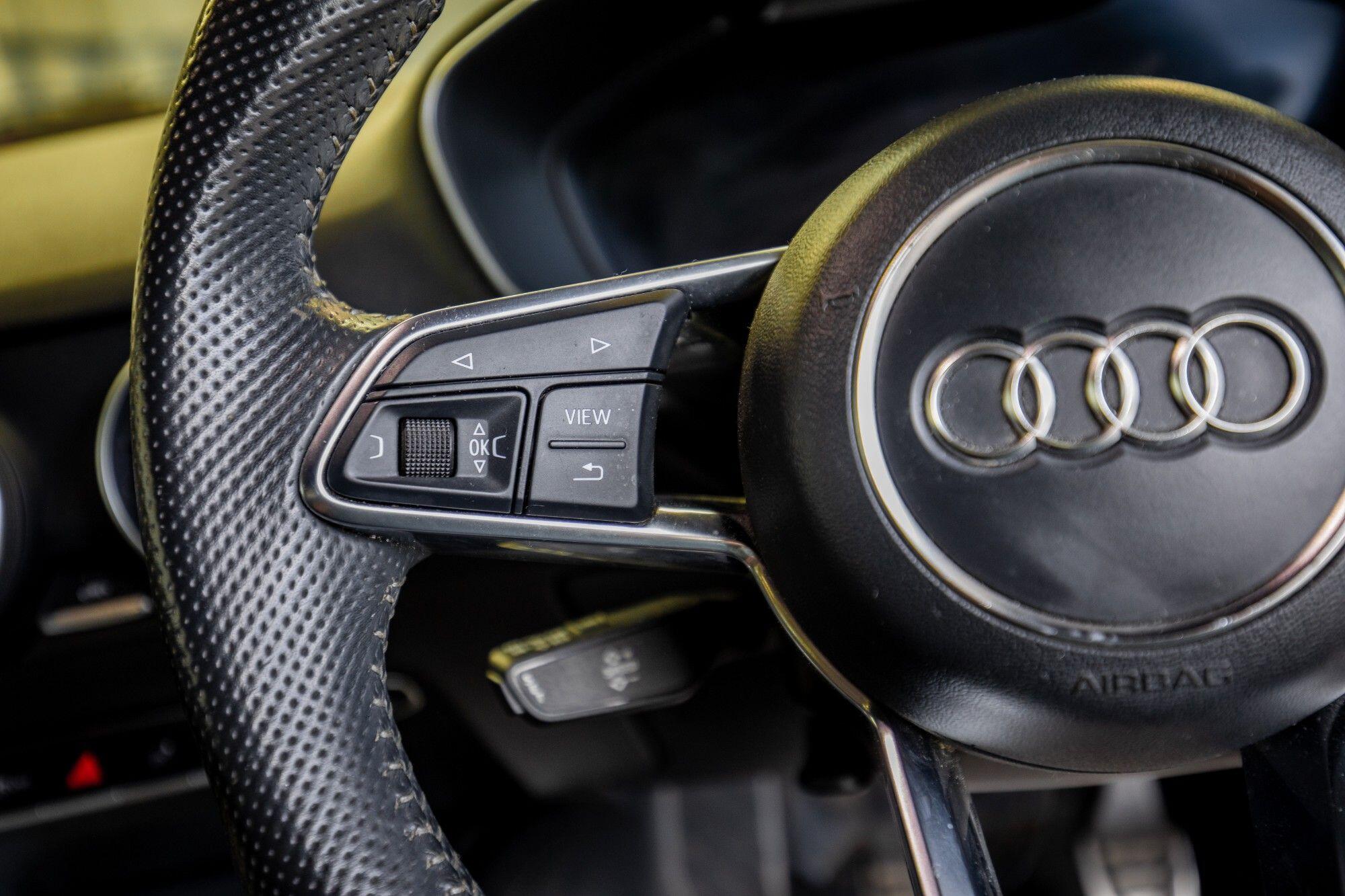Audi TT view 20