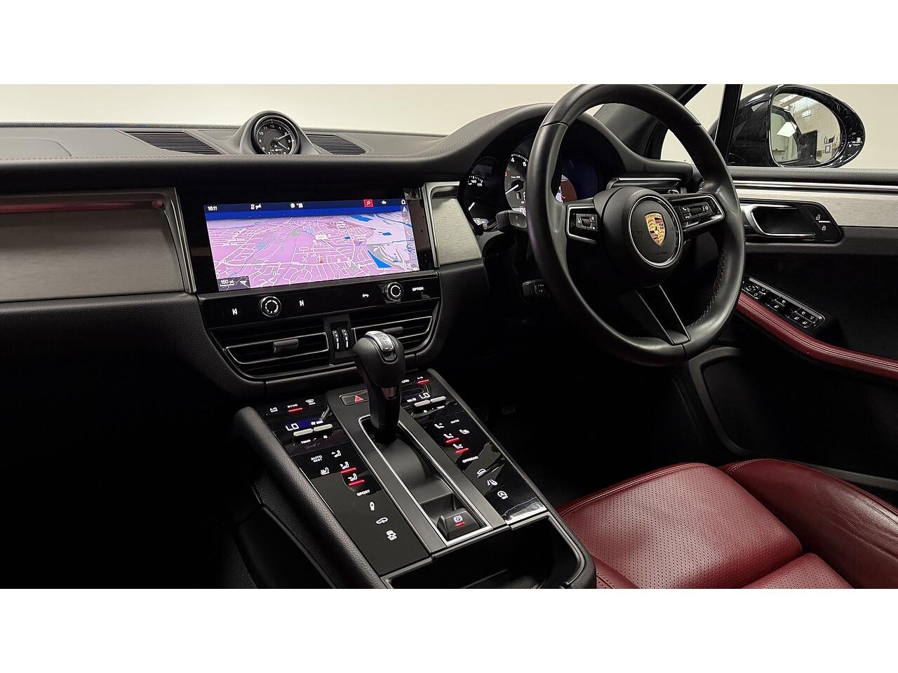 Porsche Macan view 17