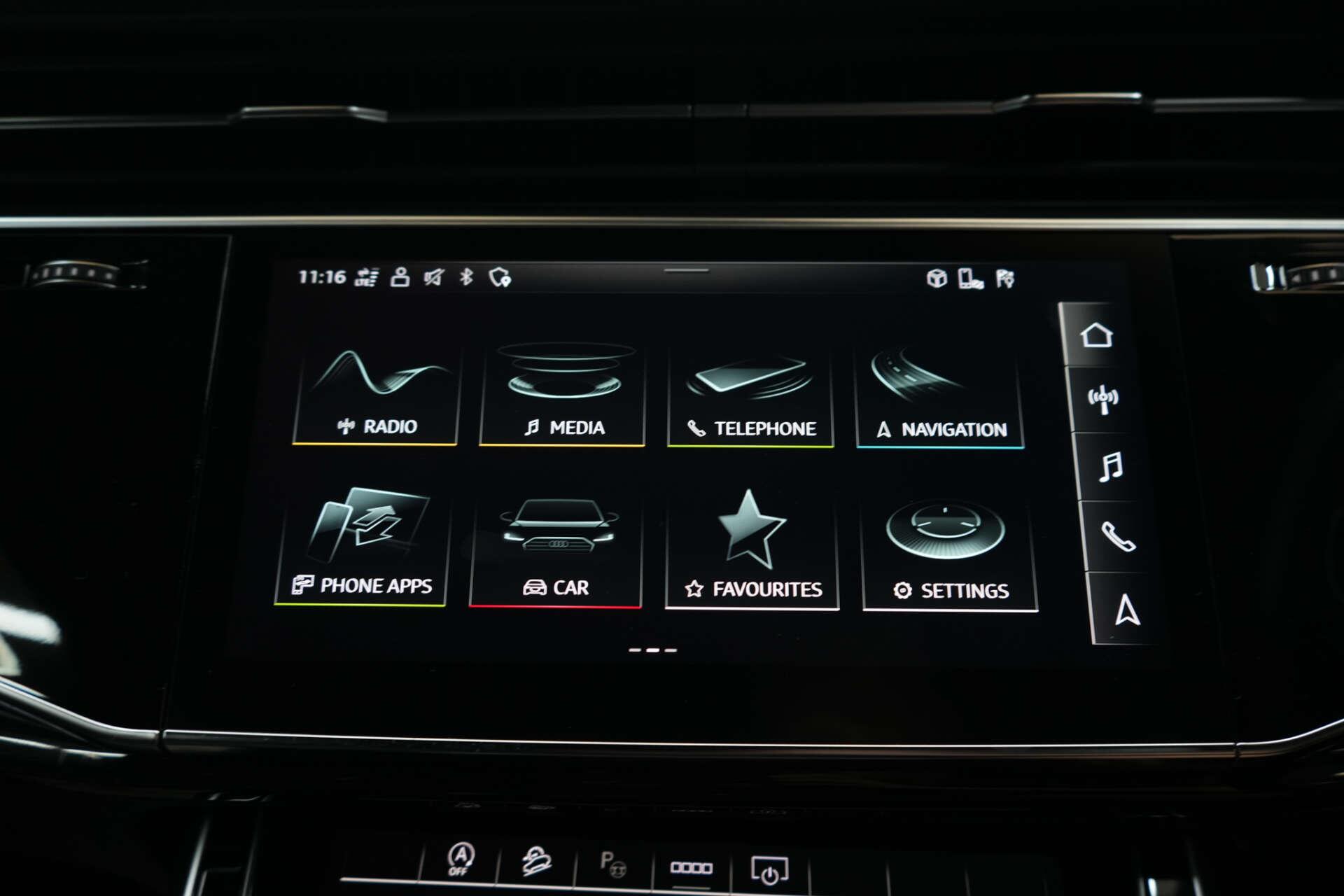 Audi Q8 view 30