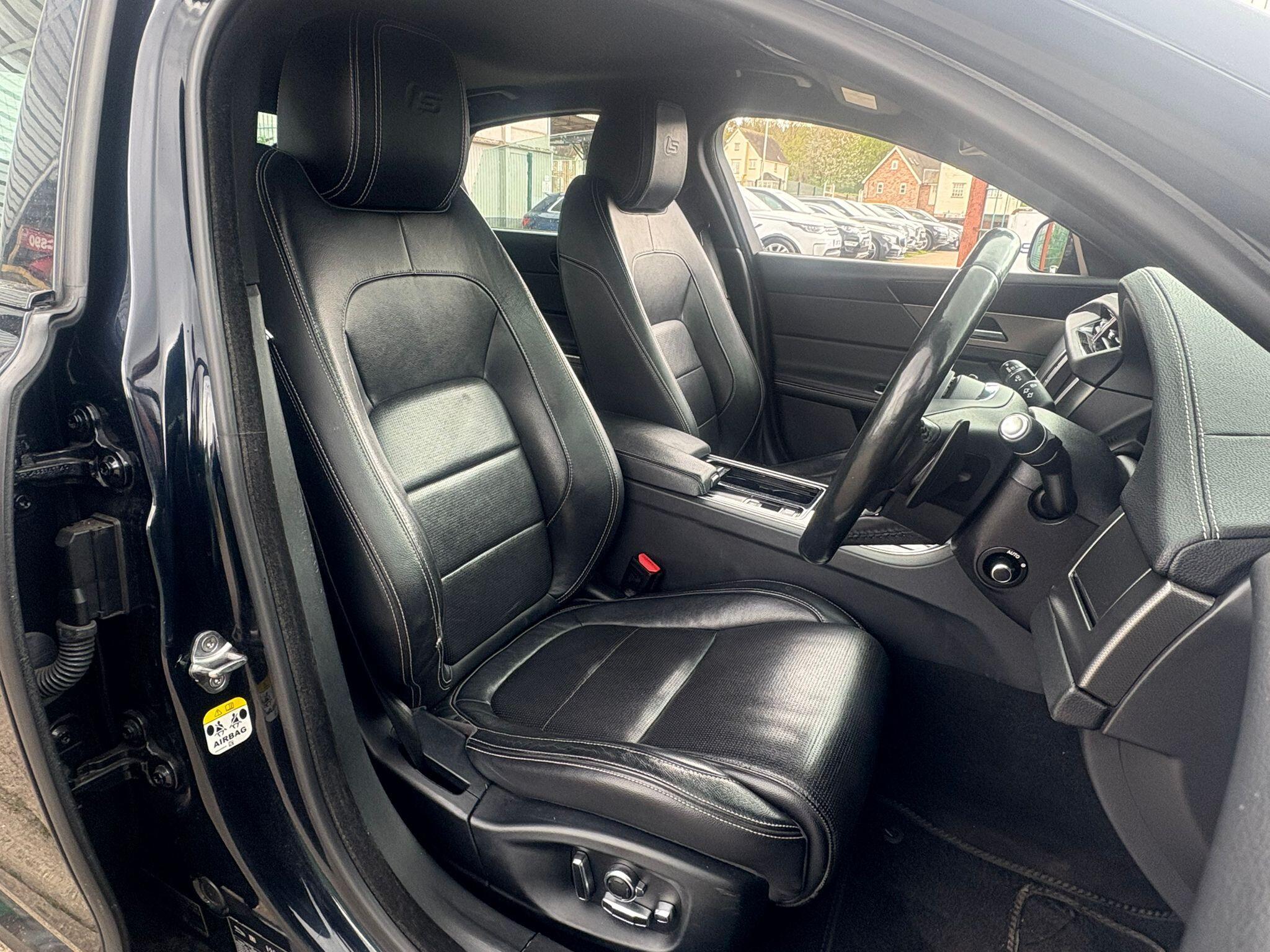 Jaguar XF view 13