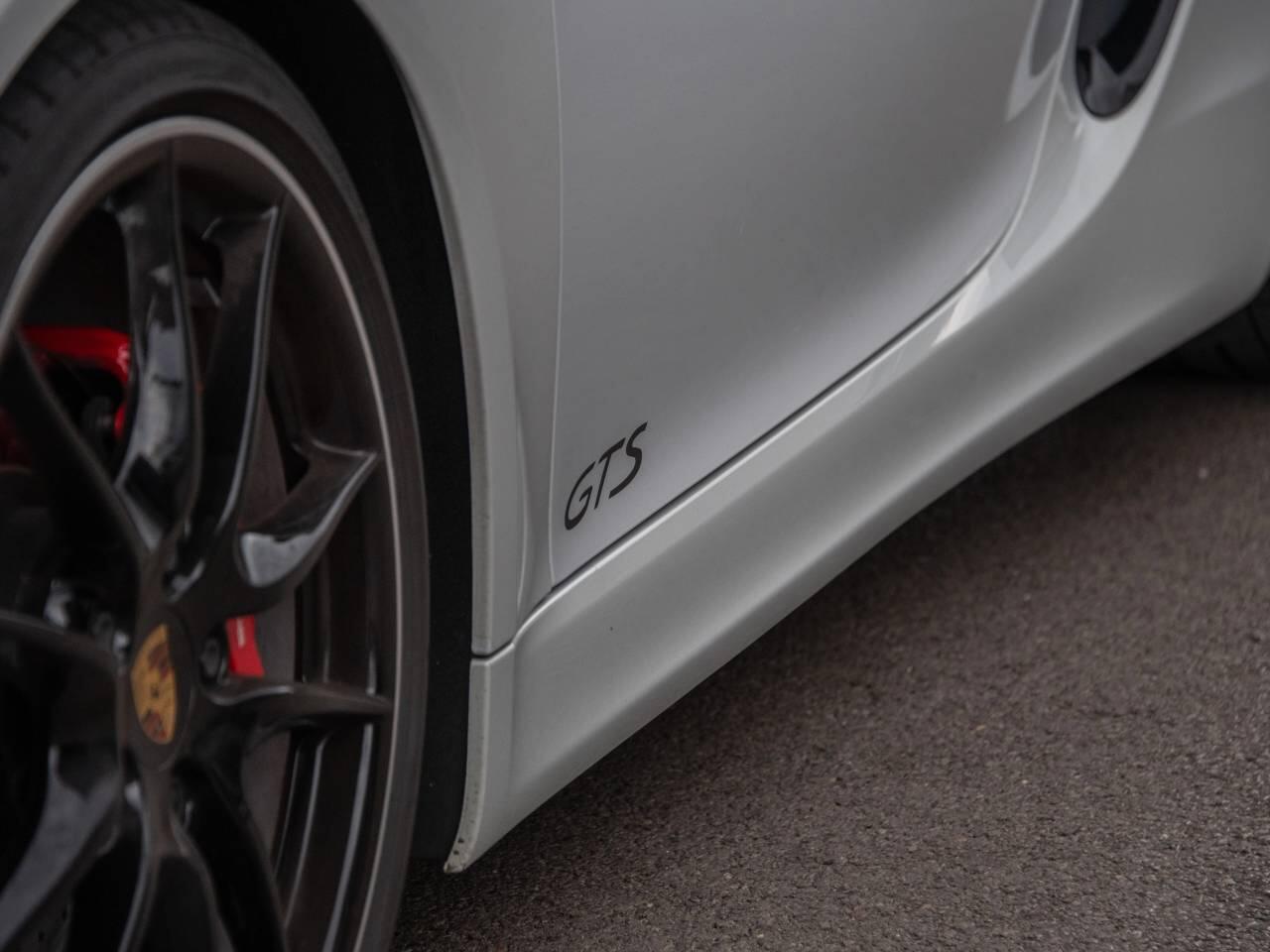 Porsche Cayman view 12