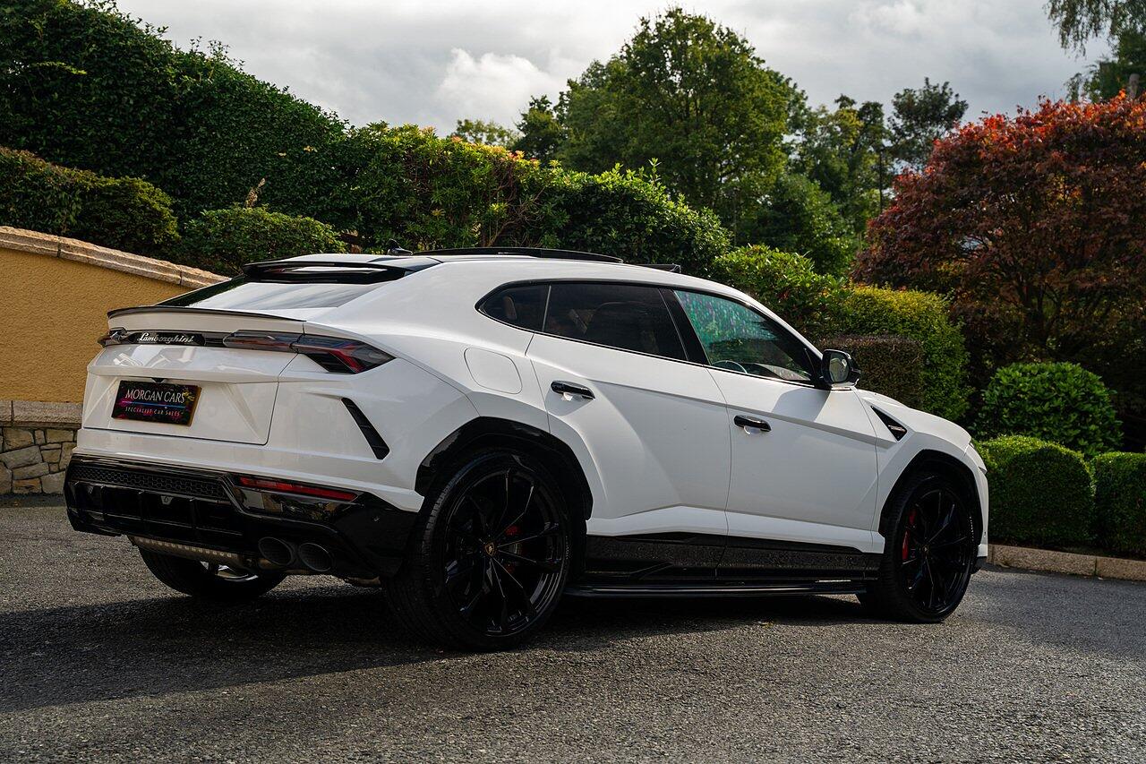 Lamborghini Urus view 97