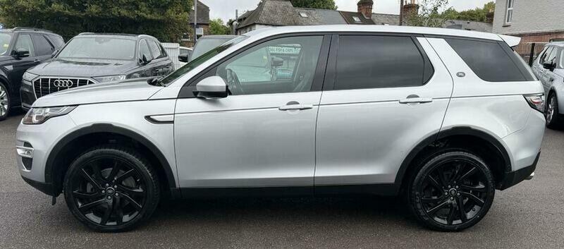 Land Rover Discovery Sport view 4