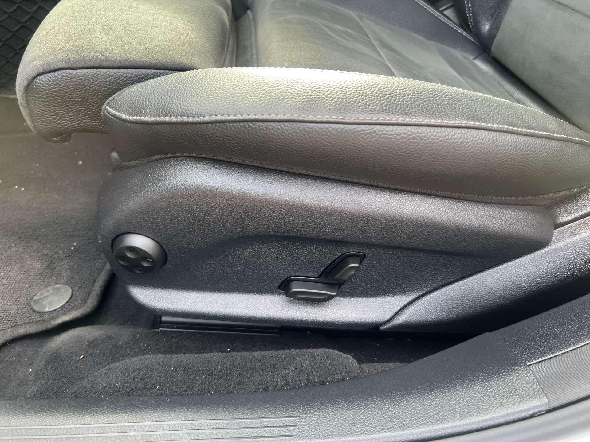 Mercedes-Benz E-Class view 52