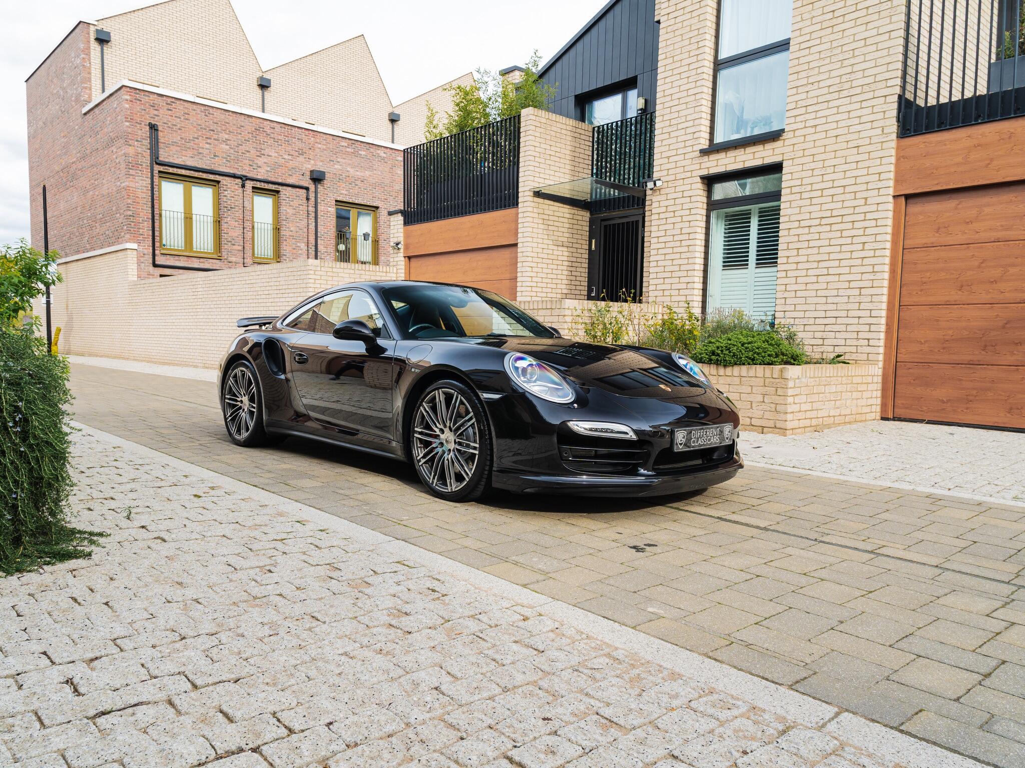 Porsche 911 view 3