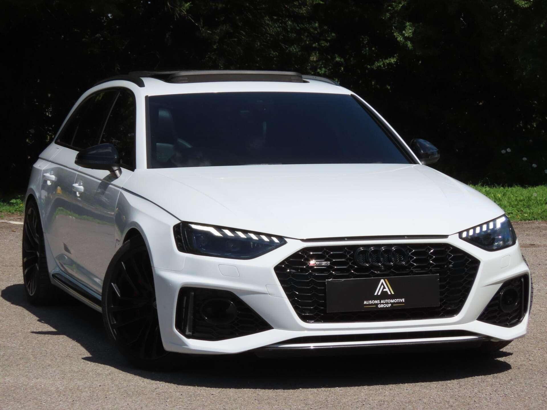 Audi RS4 view 3