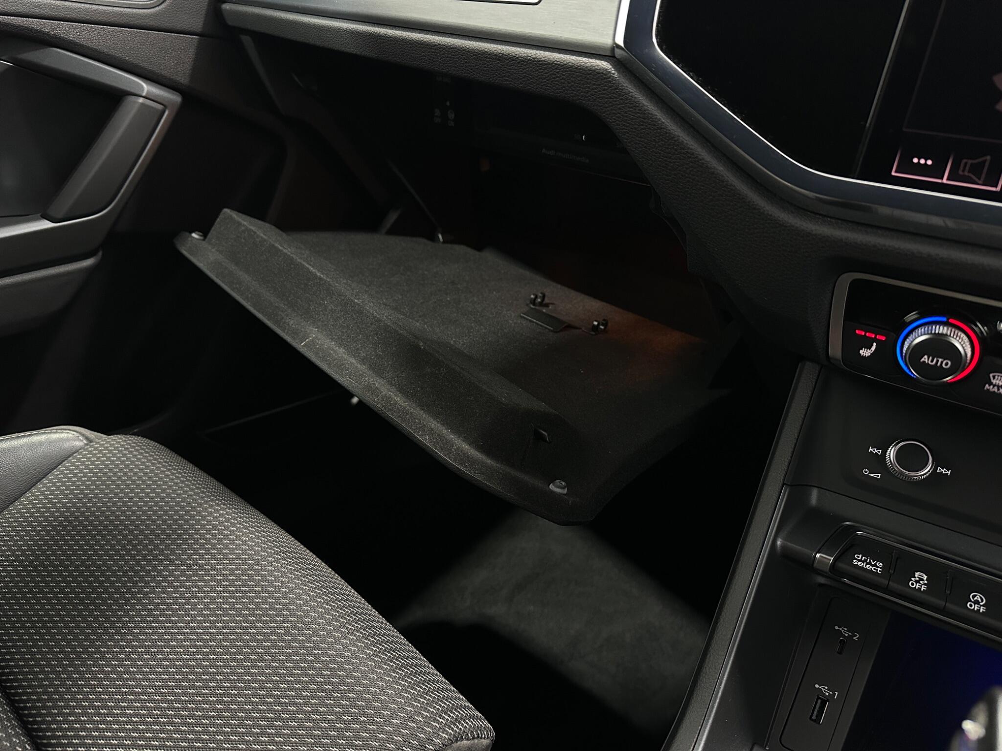 Audi Q3 view 28
