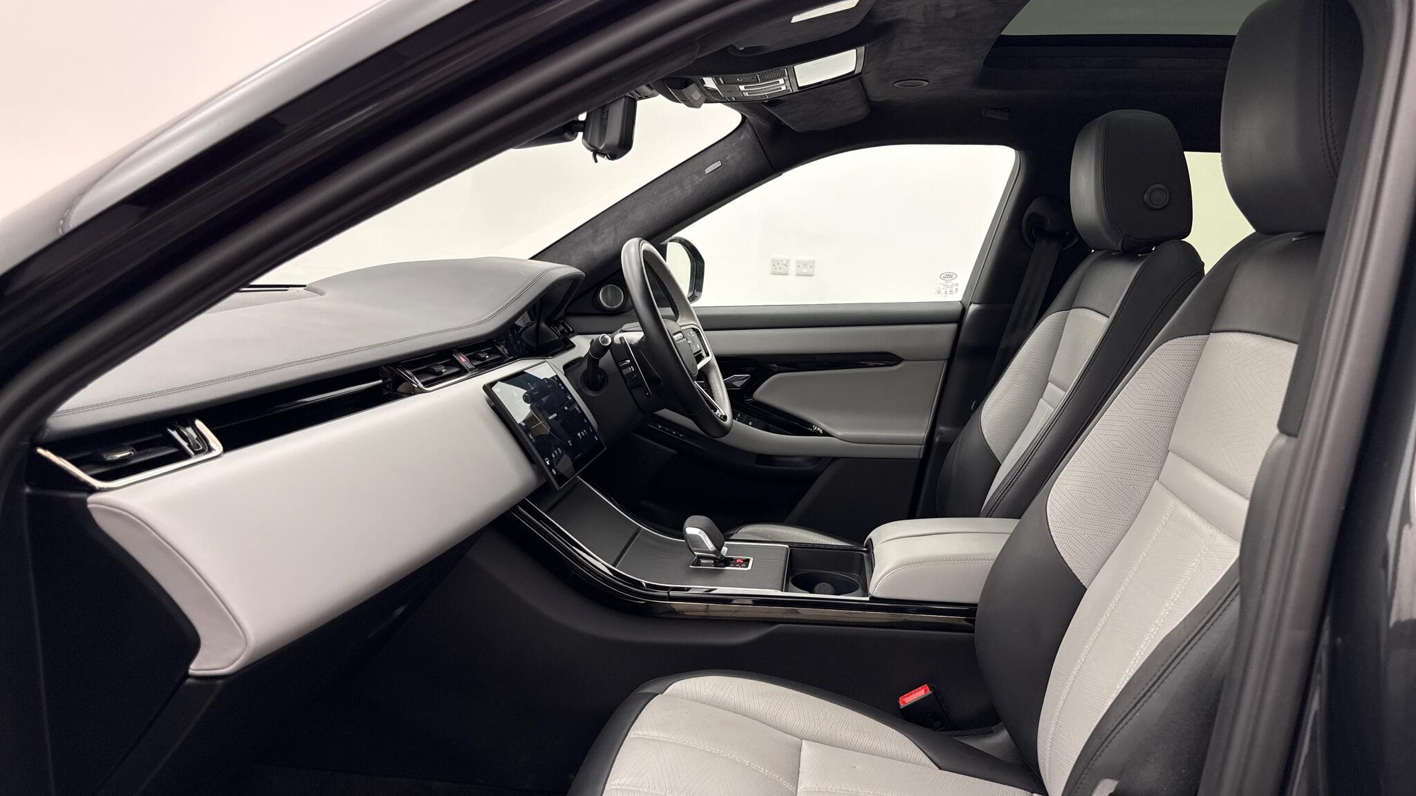 Land Rover Range Rover Evoque view 3