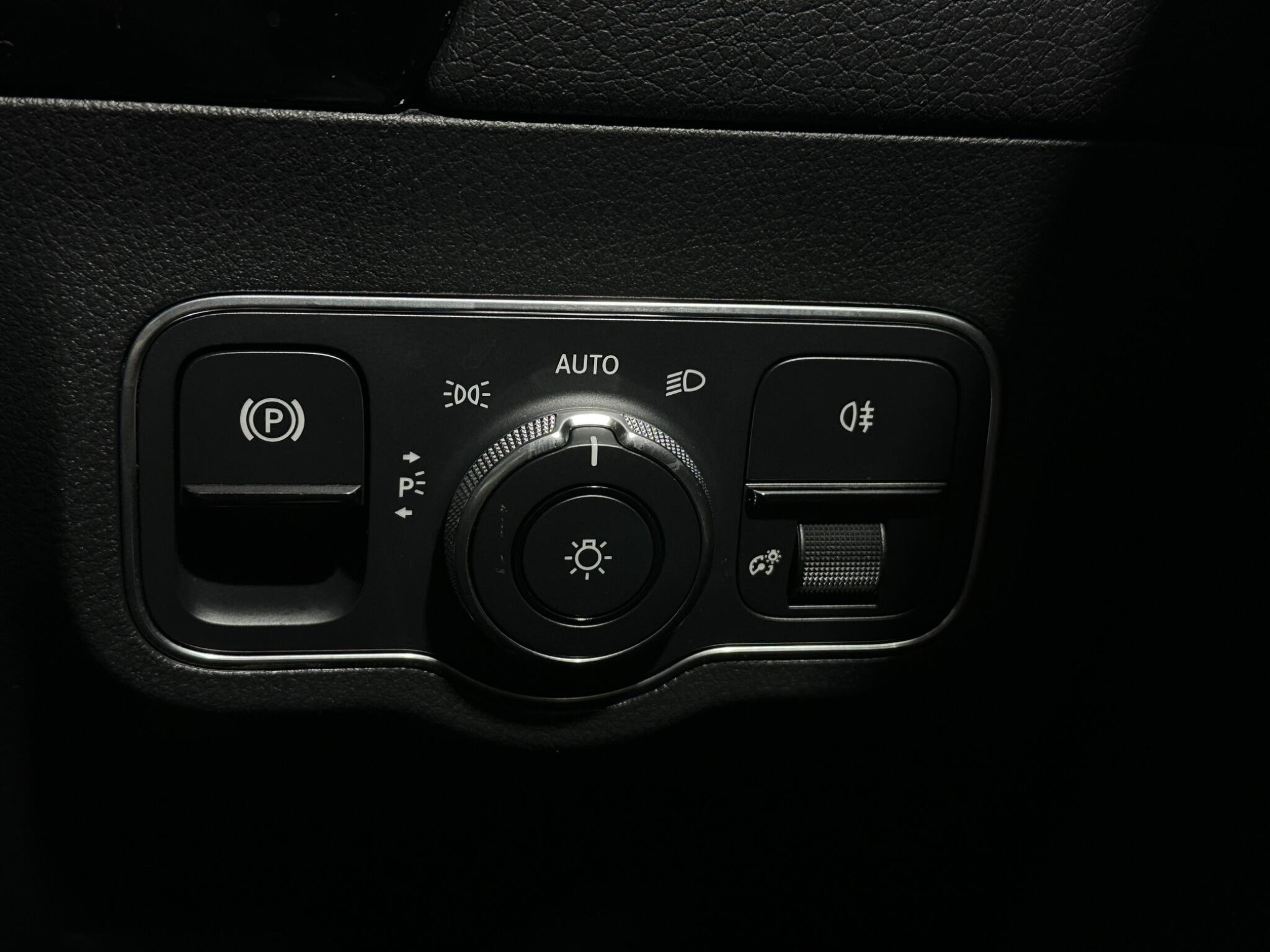 Mercedes-Benz Gla view 18