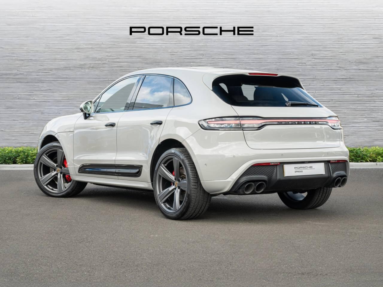 Porsche Macan view 3