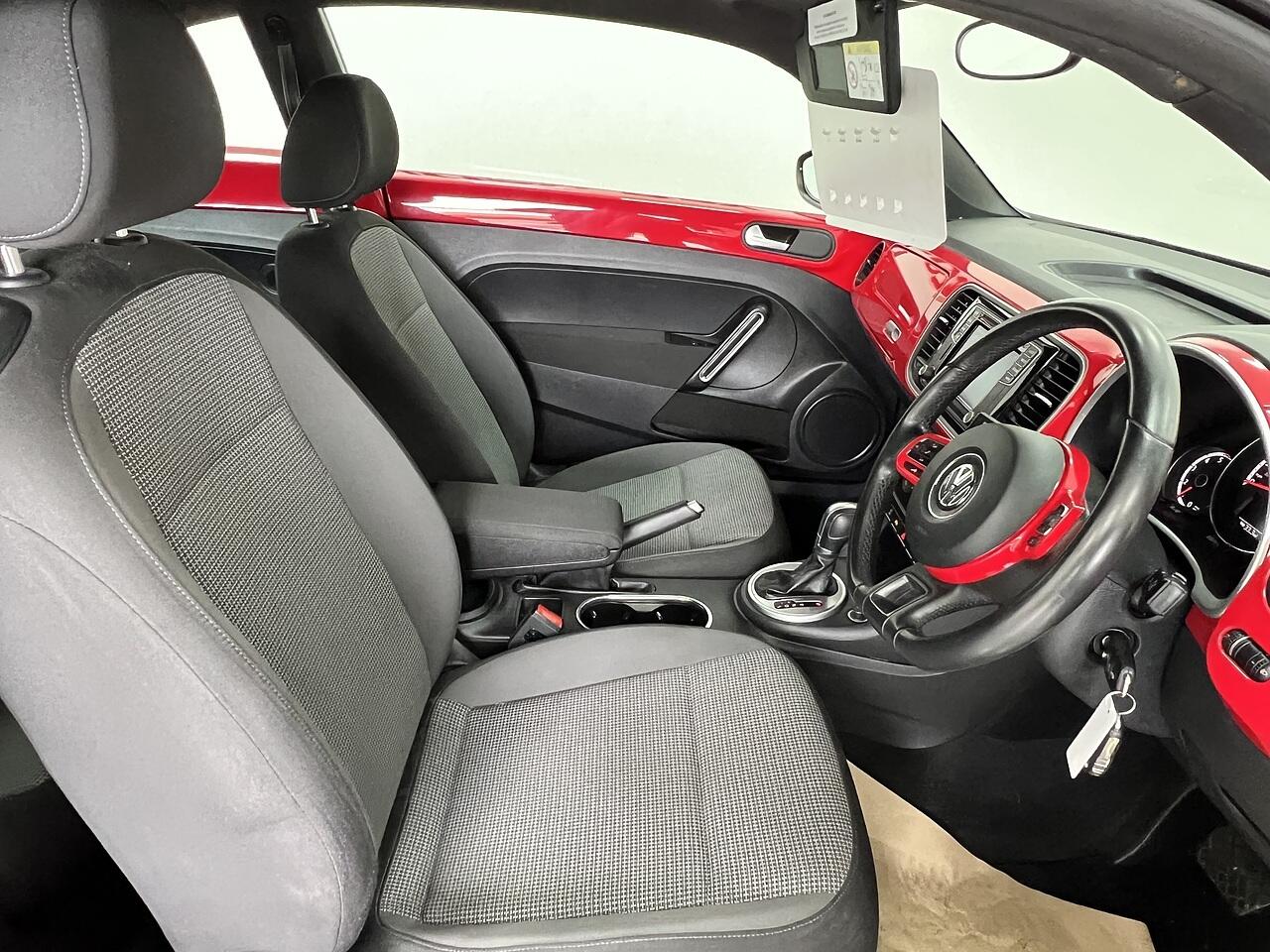 Volkswagen Beetle view 8
